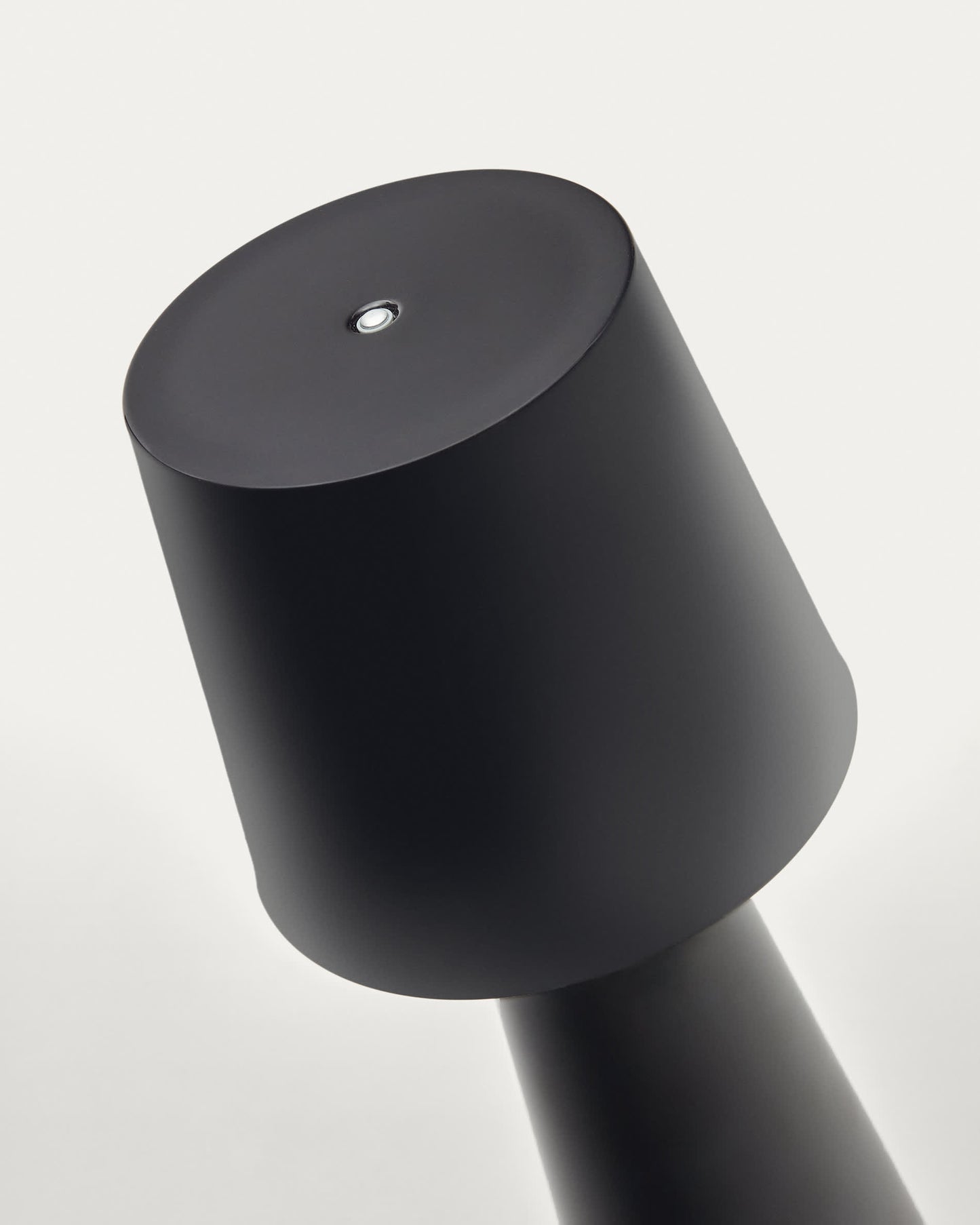 Lampada da tavolo grande da esterni Arenys in metallo con finitura in nero