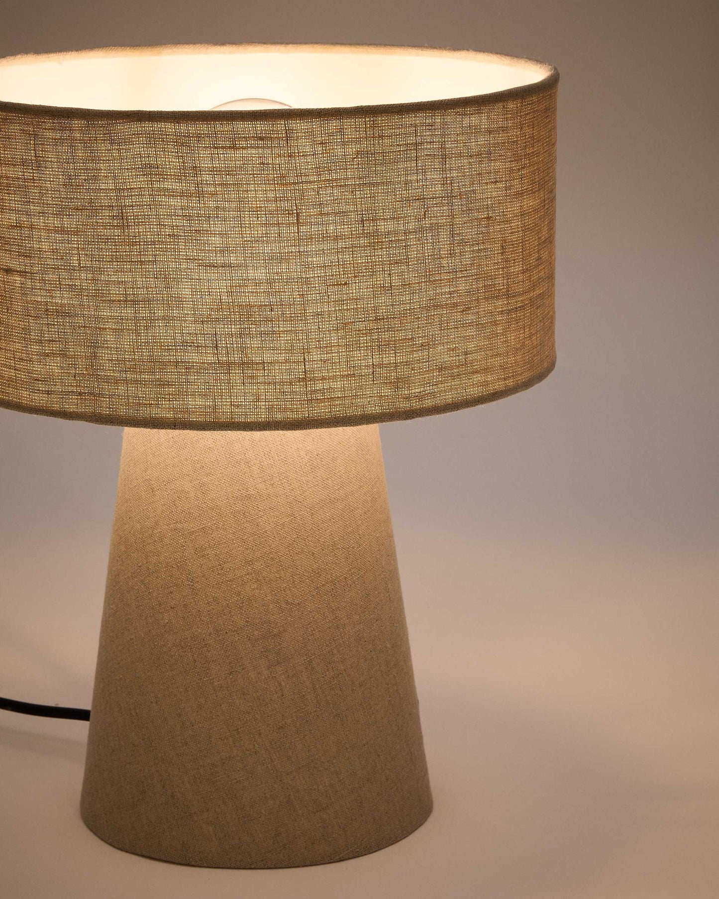 Lampada da tavolo Algaida in tessuto grigio