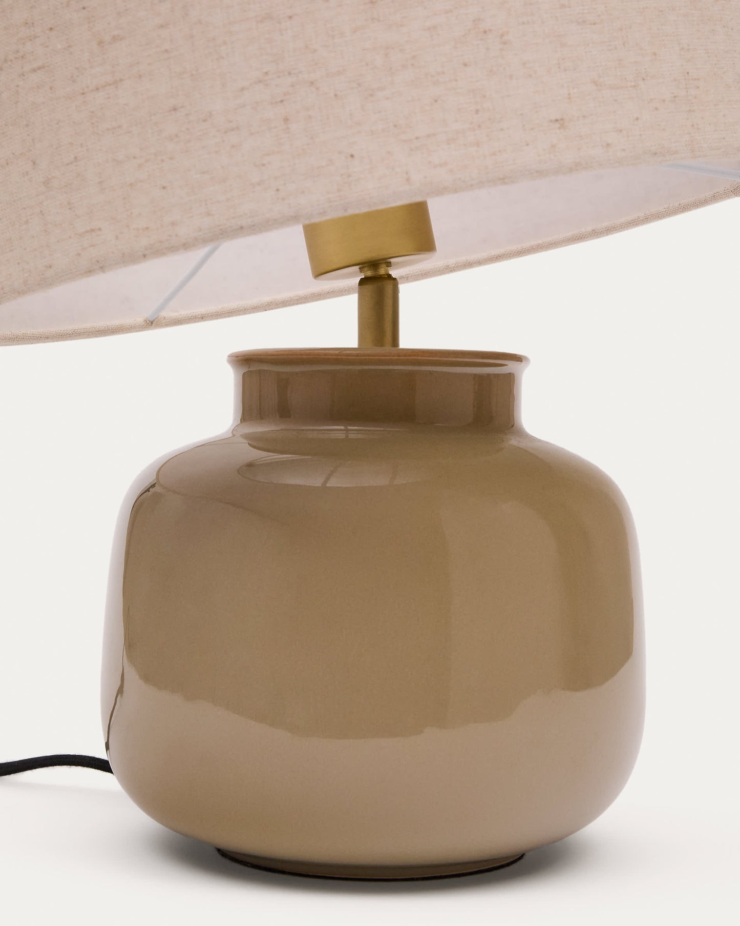 Lampada da tavolo Tay in ceramica verde e lino beige
