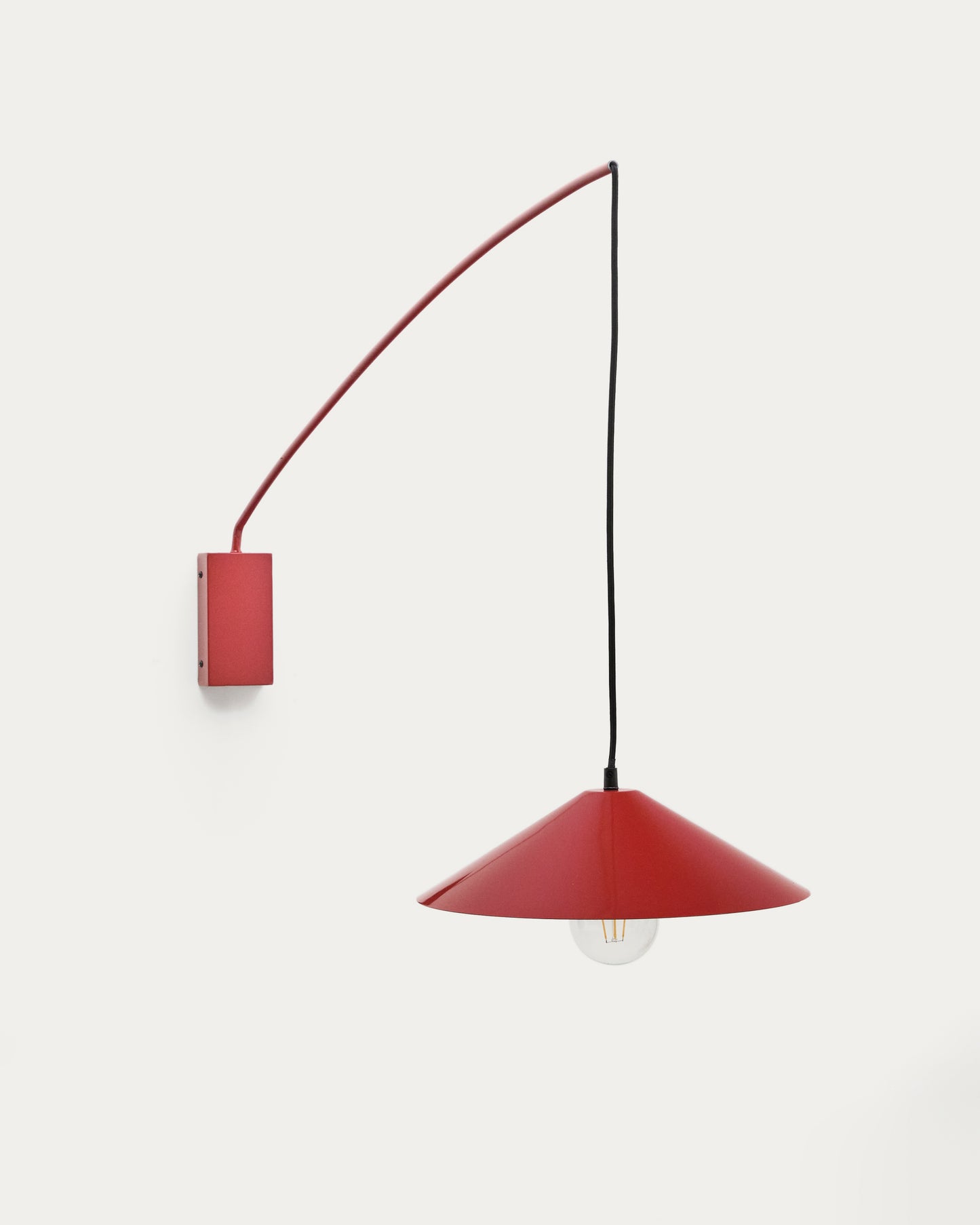 Applique Kally in metallo con finitura verniciata rosso