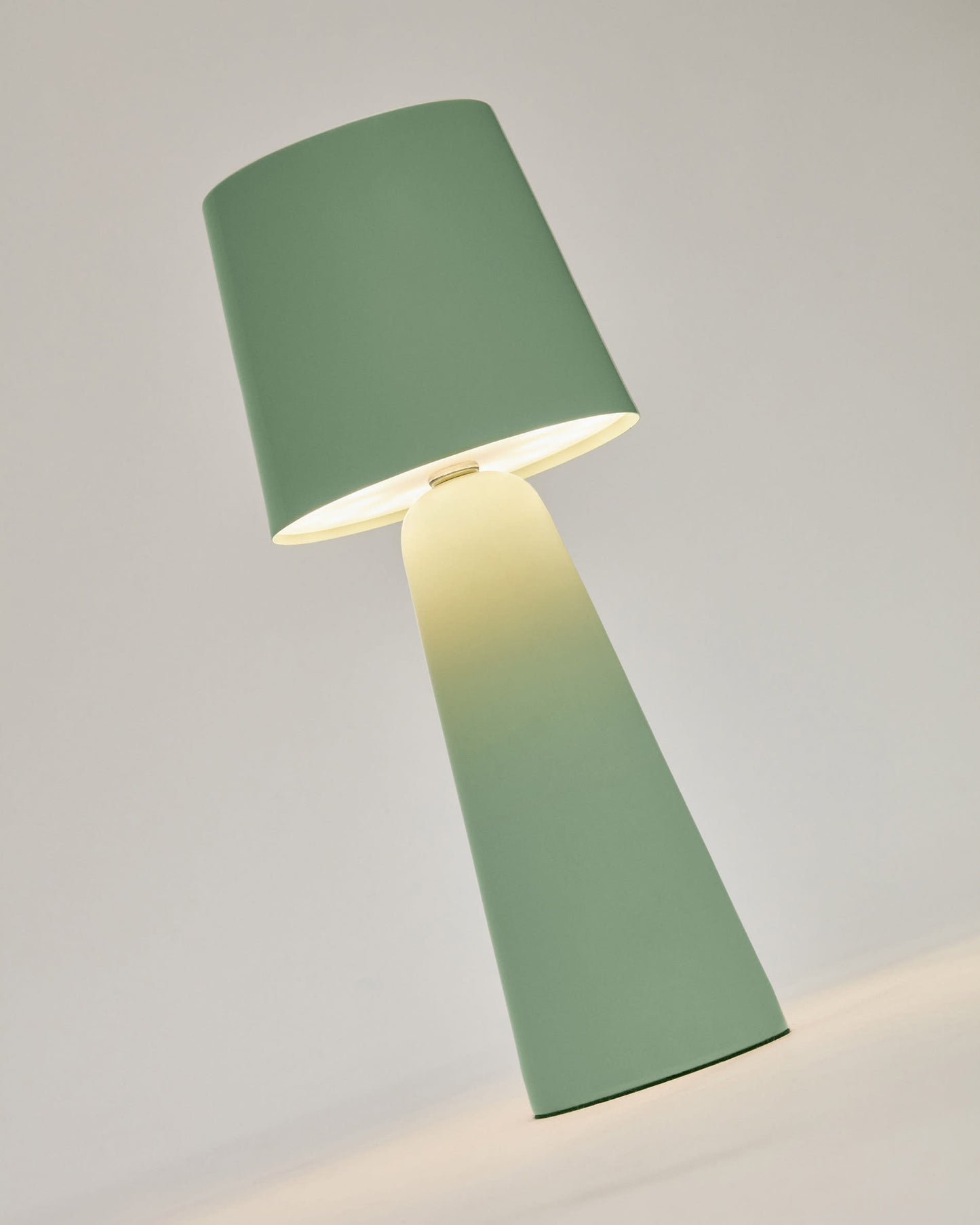 Lampada da tavolo piccola da esterni Arenys in metallo con finitura in turchese