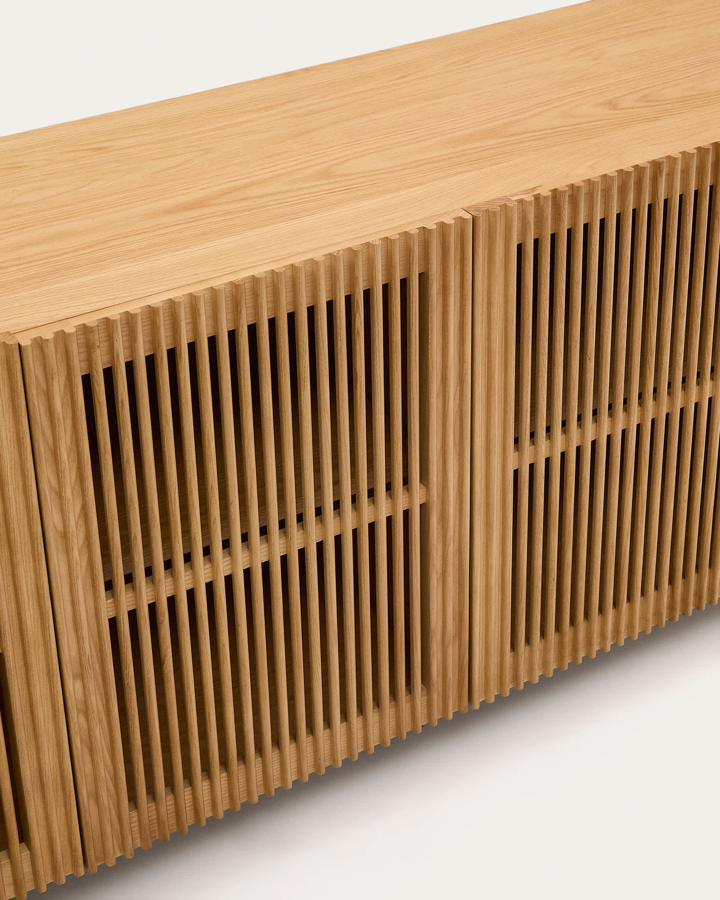 Credenza Beyla 4 ante in legno massello e impiallacciatura rovere 180 x 71,5 cm