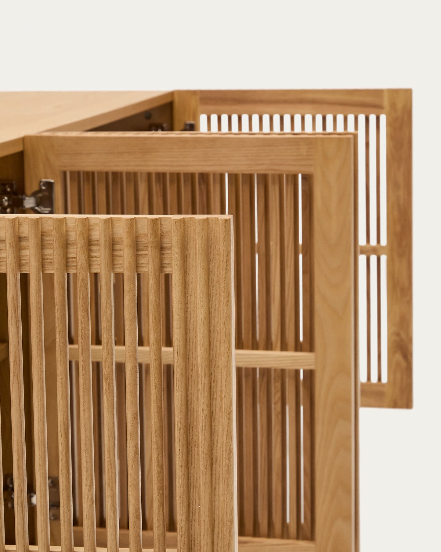 Credenza Beyla 4 ante in legno massello e impiallacciatura rovere 180 x 71,5 cm