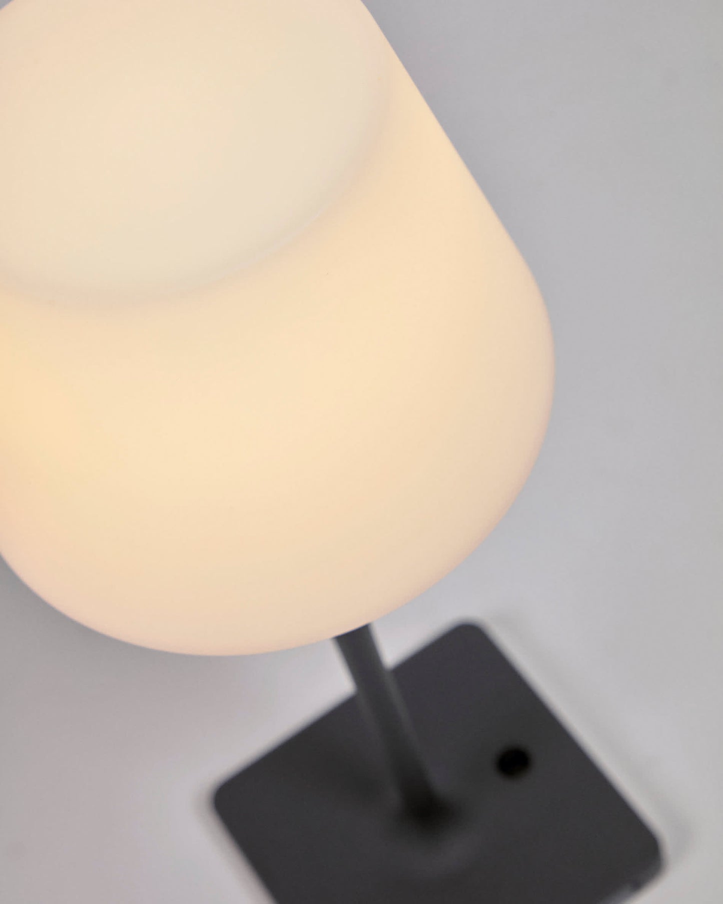 Lampada da tavolo da esterno Aluney con finitura nera