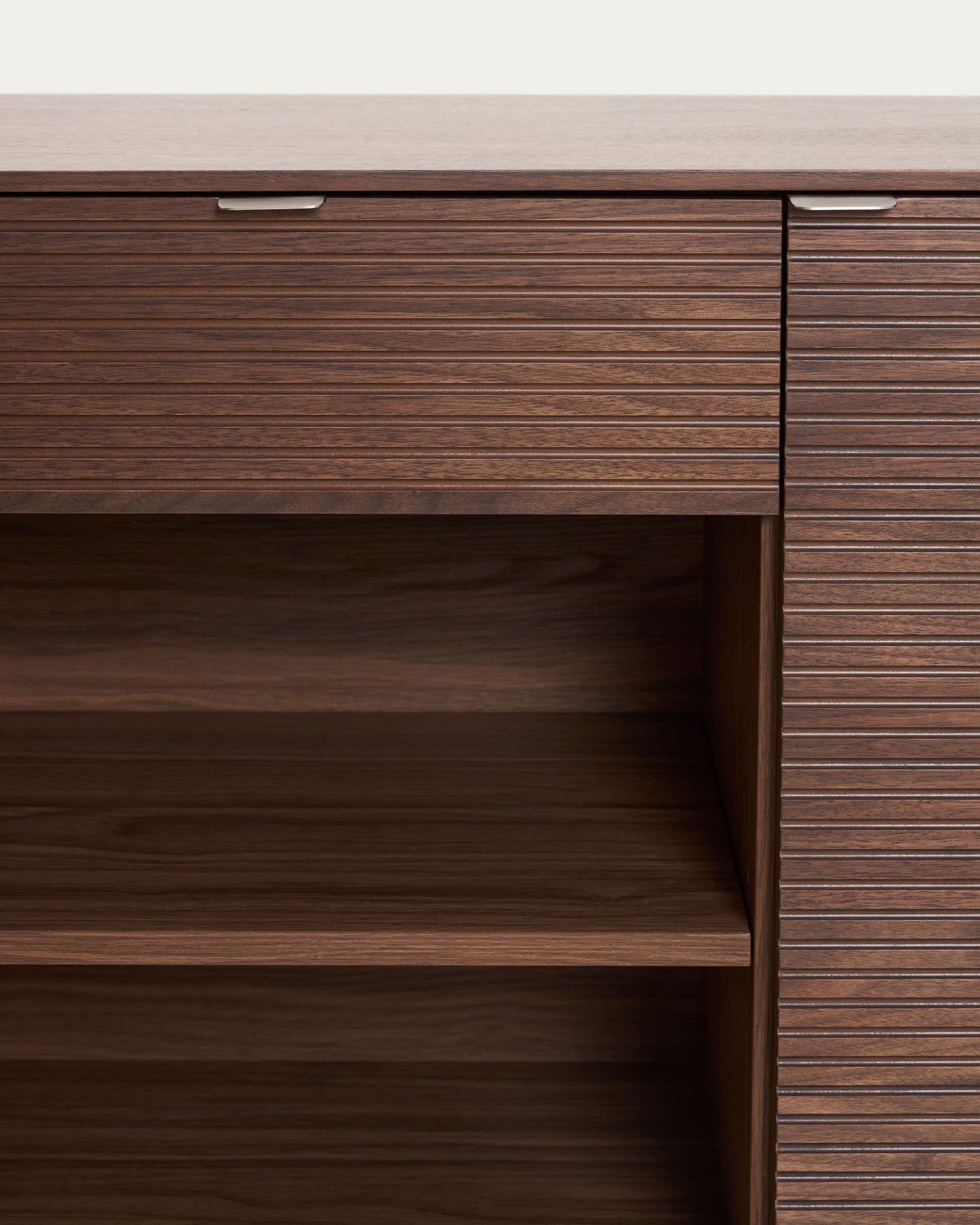 Credenza Norlen 4 ante e 2 cassetti in impiallacciato di noce 194,5 x 78 cm