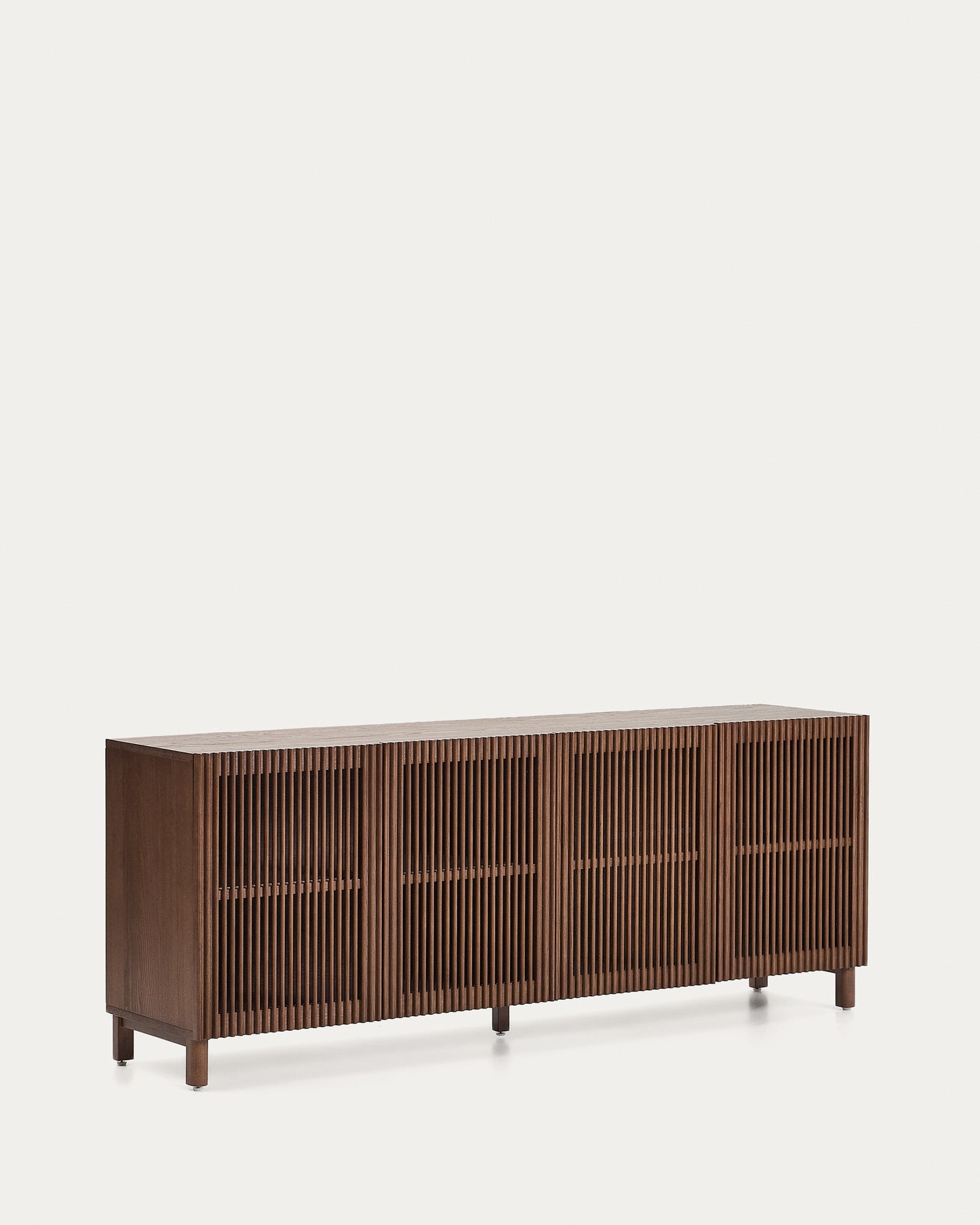 Credenza Beyla a 4 ante in impiallacciato e legno massiccio di frassino con finitura tono noce 180 x 71,5 cm