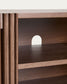 Mobile TV Beyla a 2 ante in impiallacciato e legno massiccio di frassino con finitura tono noce 180 x 49,5 cm