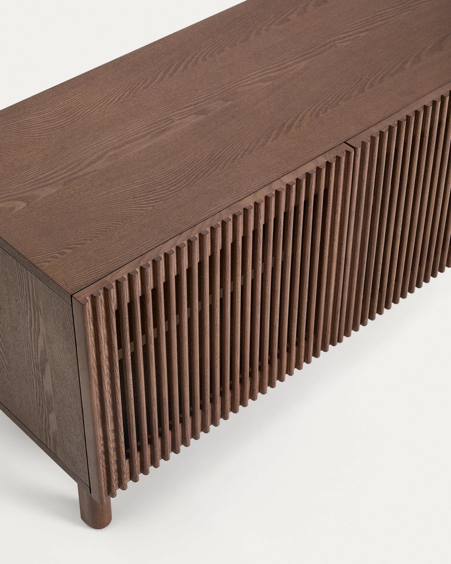 Scarpiera Beyla a 2 ante in impiallacciato e legno massiccio di frassino con finitura tono noce 98,5 cm