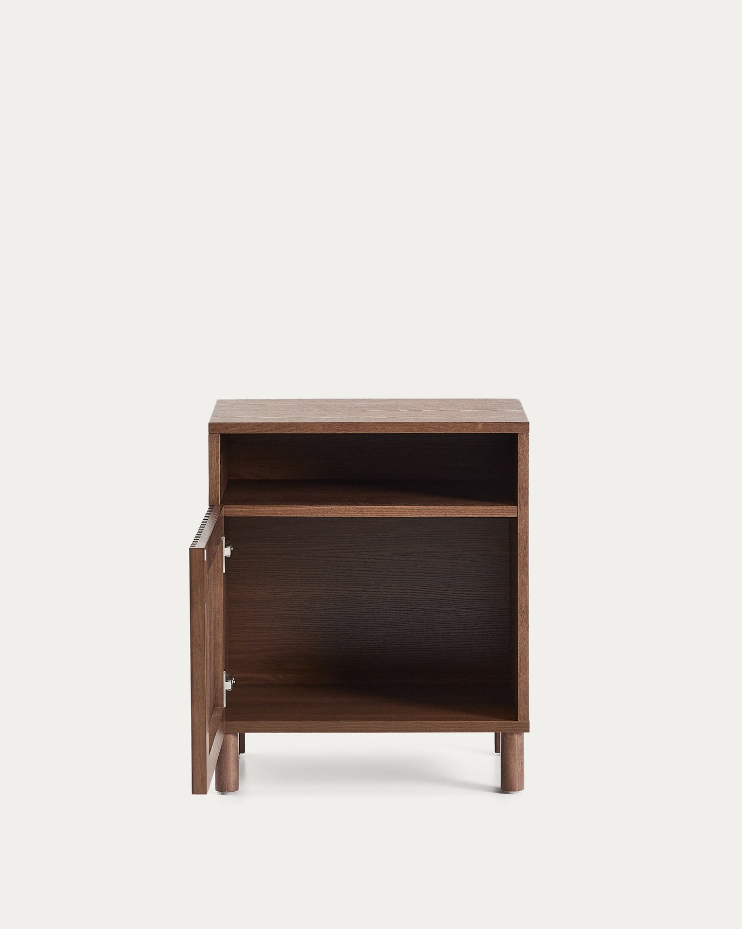 Comodino Beyla in impiallacciato e legno massiccio di frassino con finitura noce 53 x 62,5 cm