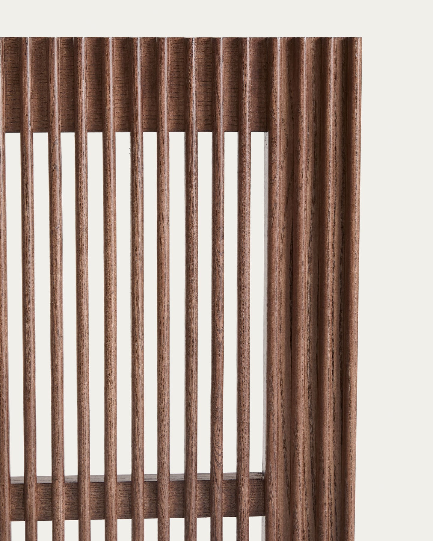 Testiera Beyla in legno massiccio di frassino con finitura noce per letto da 180 cm