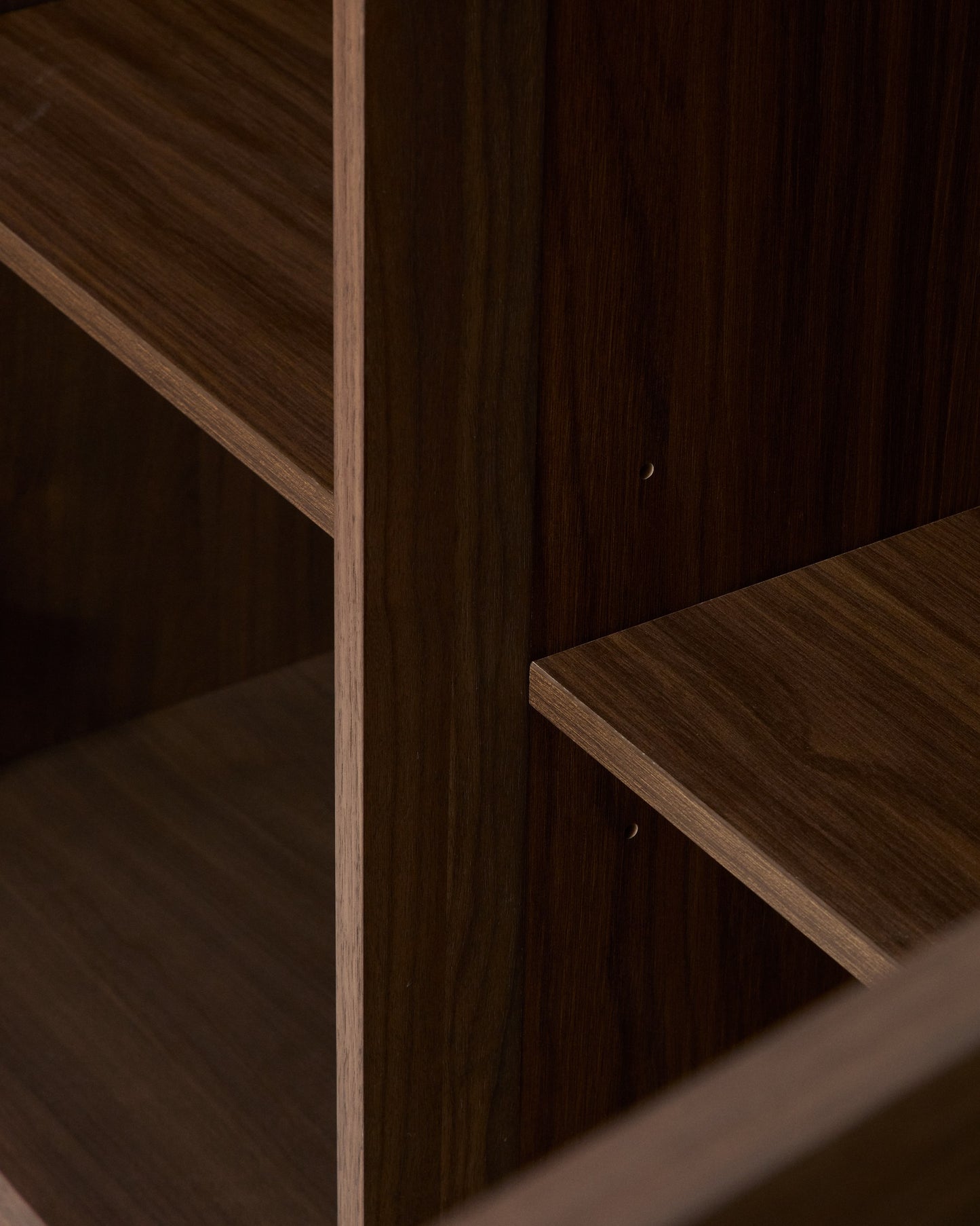 Credenza Onix di impiallacciatura in noce con finitura scura 150 x 80 cm