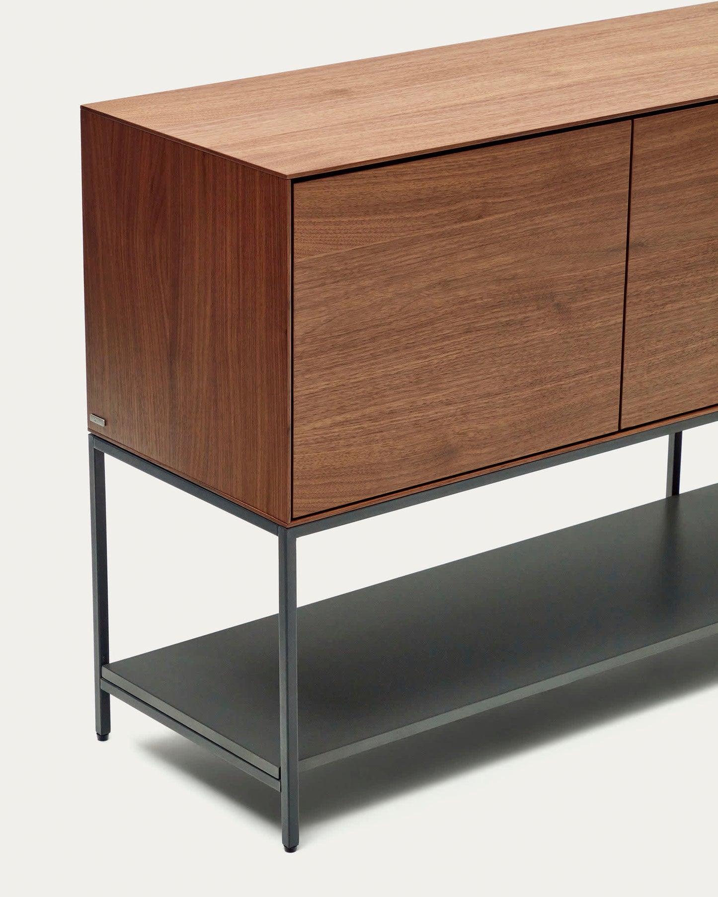 Credenza Vedrana 3 ante impiallacciate noce e gambe in acciaio nero 195x80 cm