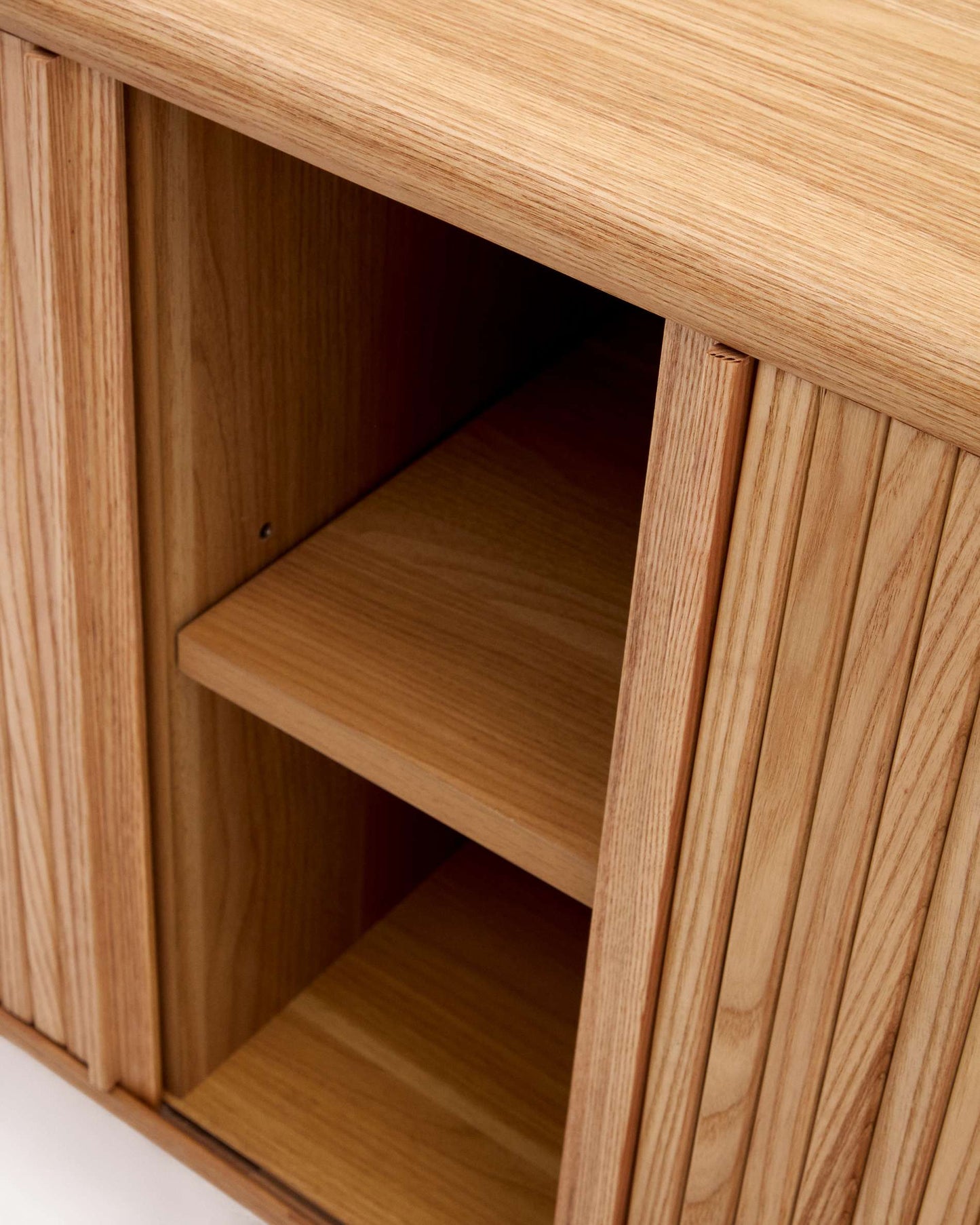 Credenza Mailen 2 porte in impiallacciatura di frassino con finitura naturale 180 x 75 cm