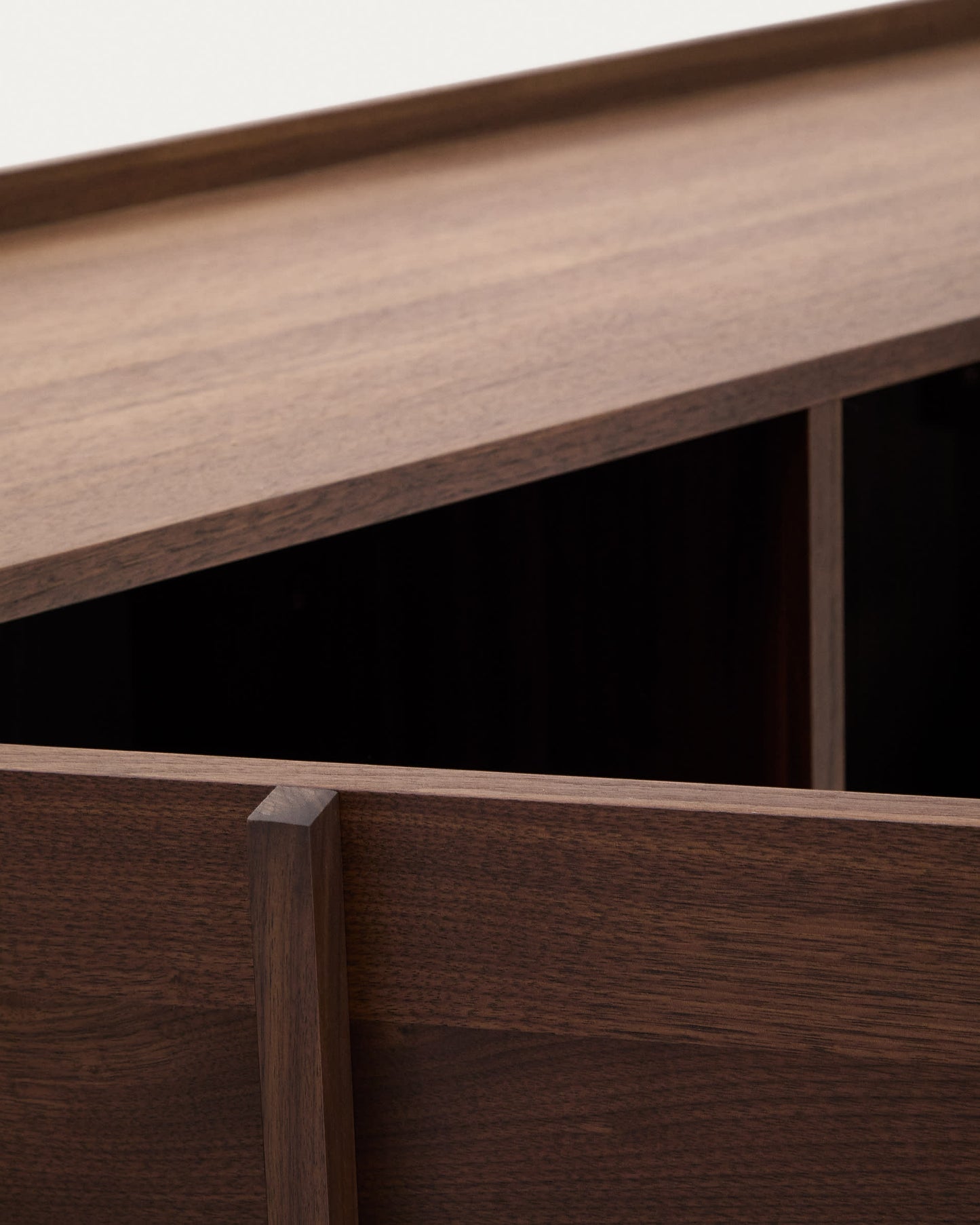 Credenza Onix di impiallacciatura in noce con finitura scura 200 x 80 cm