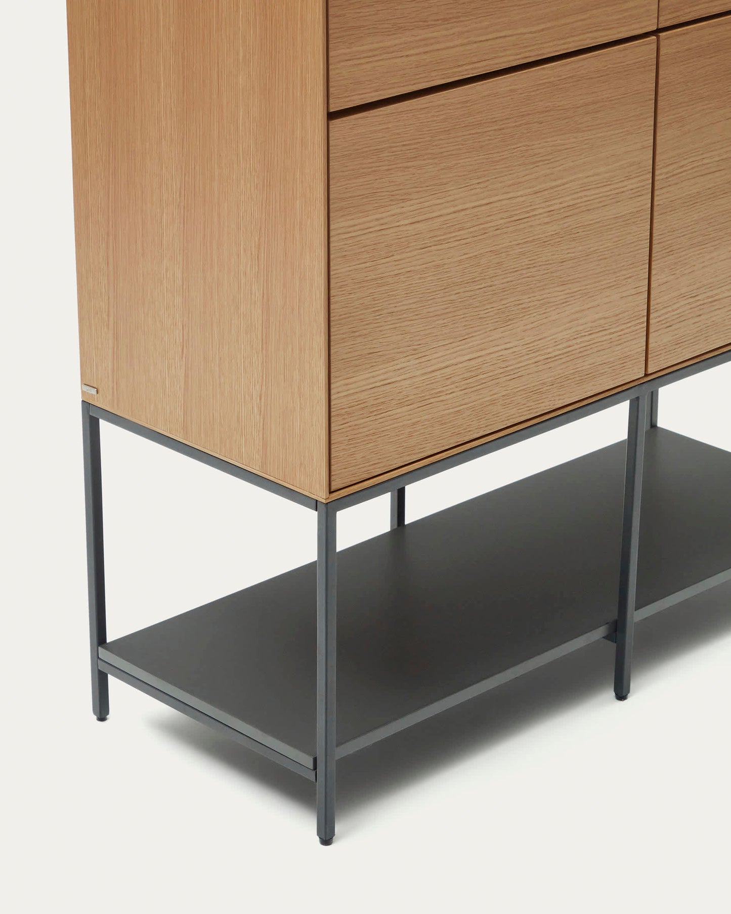 Credenza alta Vedrana 4 ante impiallacciate rovere e gambe in acciaio nero 97,5 x 160 cm