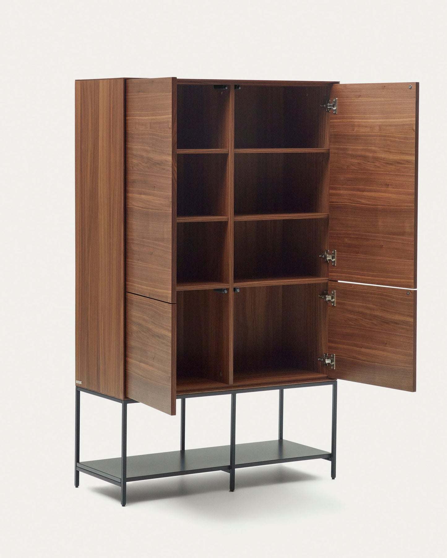 Credenza alta Vedrana 4 ante impiallacciate noce e gambe in acciaio nero 97,5 x 160 cm