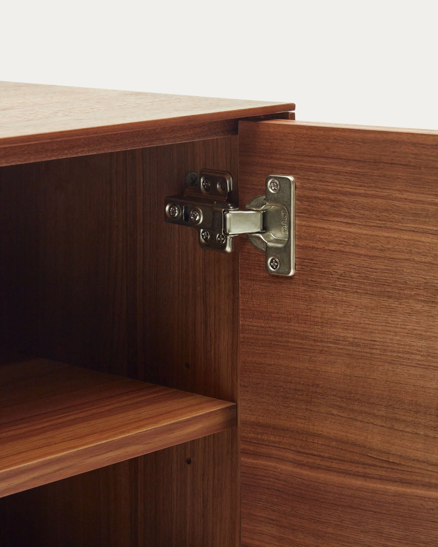 Credenza Vedrana 2 ante impiallacciate noce e gambe in acciaio nero 97,5 x 80 cm