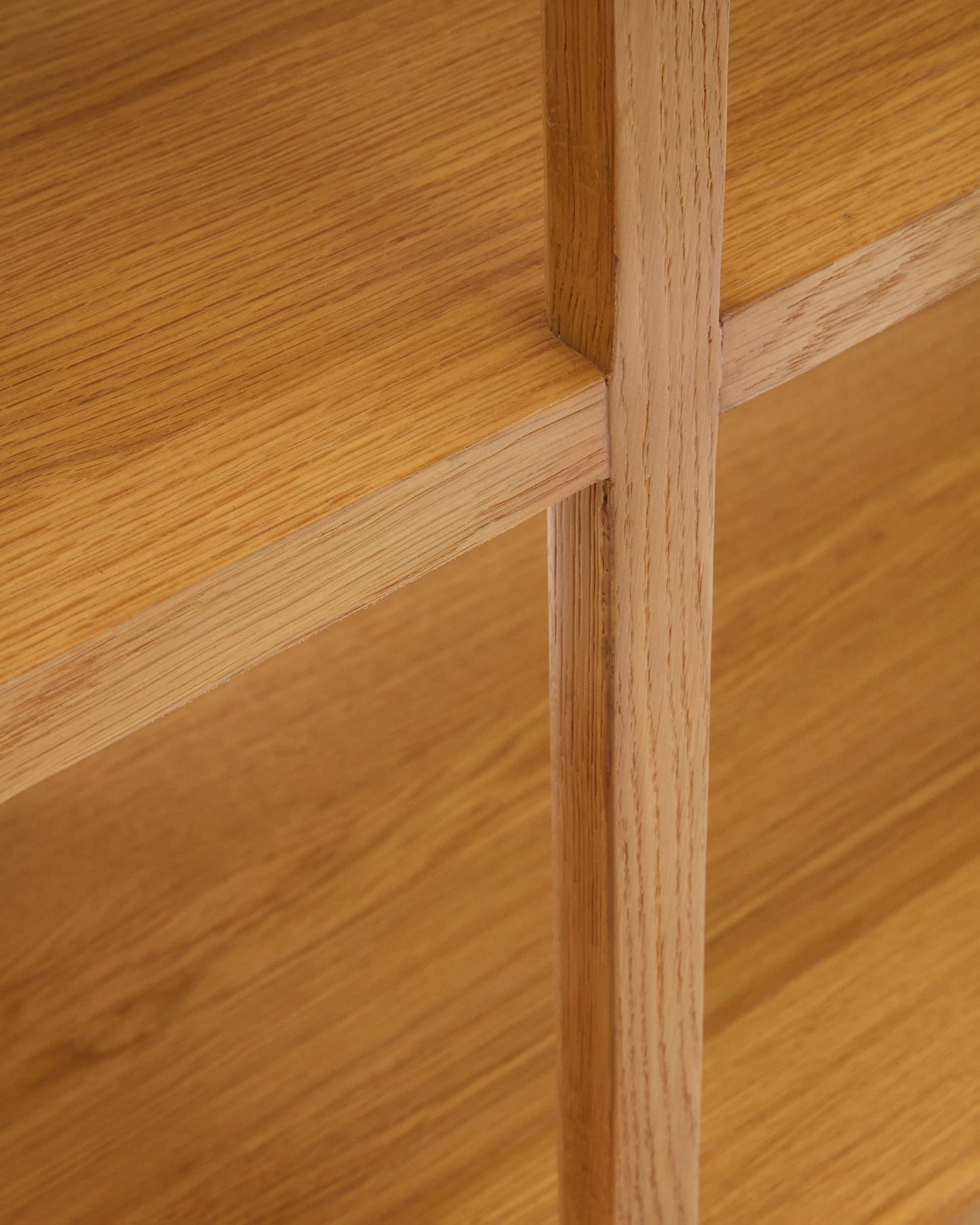 Libreria Maymai con struttura in legno massiccio di rovere 180 x 81 cm
