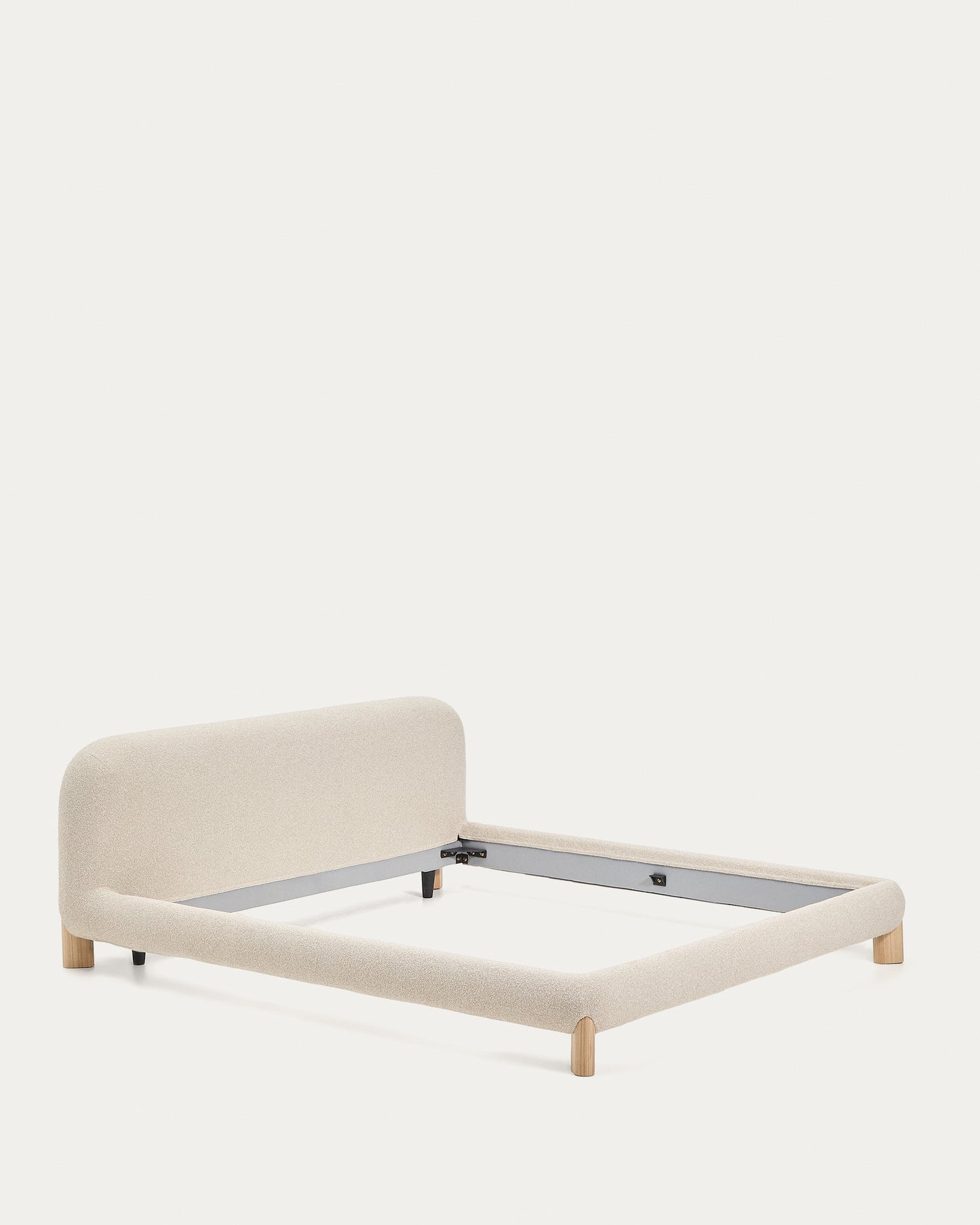 Letto sfoderabile Odina bouclé écru con gambe in frassino massiccio con finitura in tonalità naturale per materasso da 180 x 200 cm