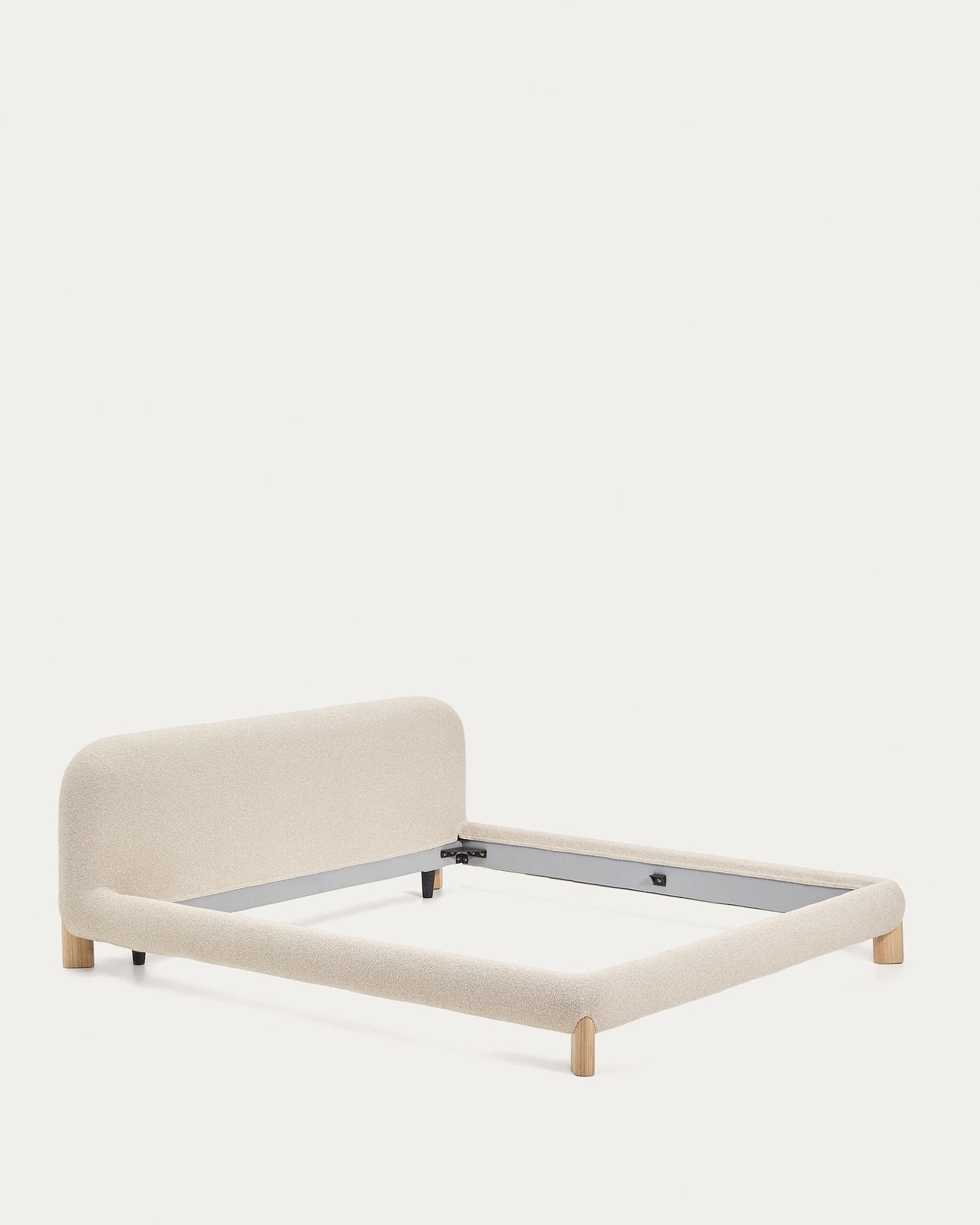 Letto sfoderabile Odina bouclé écru con gambe in frassino massiccio con finitura in tonalità naturale per materasso da 180 x 200 cm
