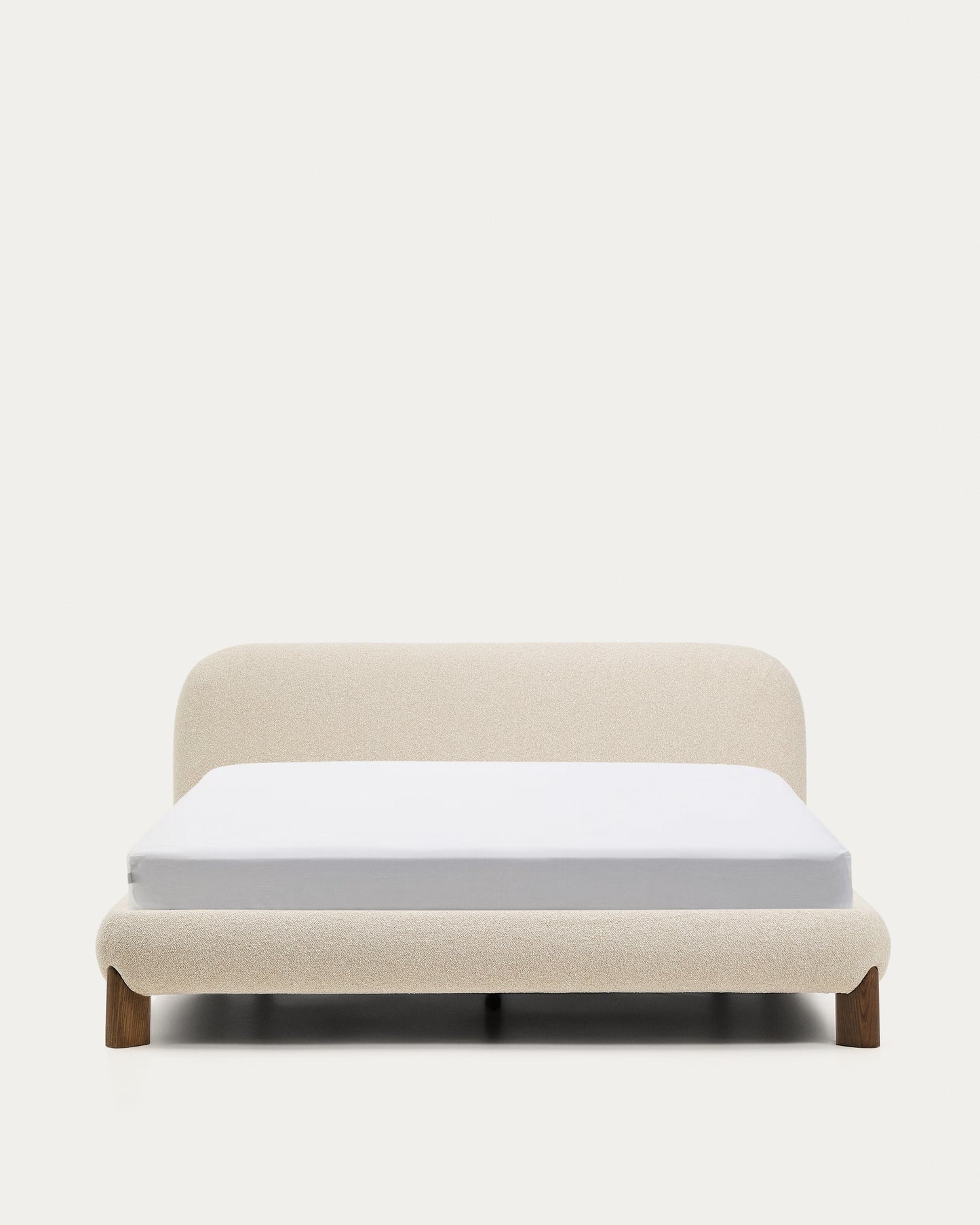 Letto sfoderabile Odina bouclé écru con gambe in frassino massiccio con finitura in noce per materasso da 160 x 200 cm