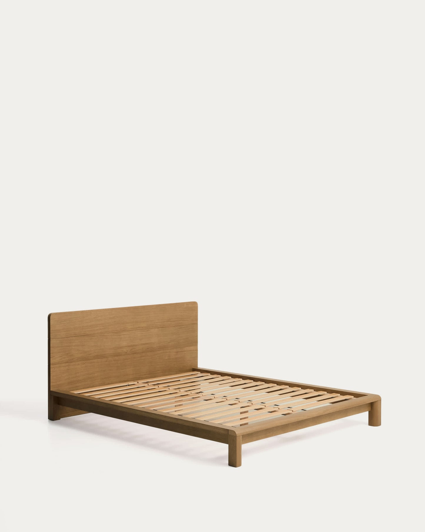 Letto Arelida in impiallacciato e legno massiccio di rovere con finitura marrone chiaro per materasso 160 x 200 cm FSC Mix Credit