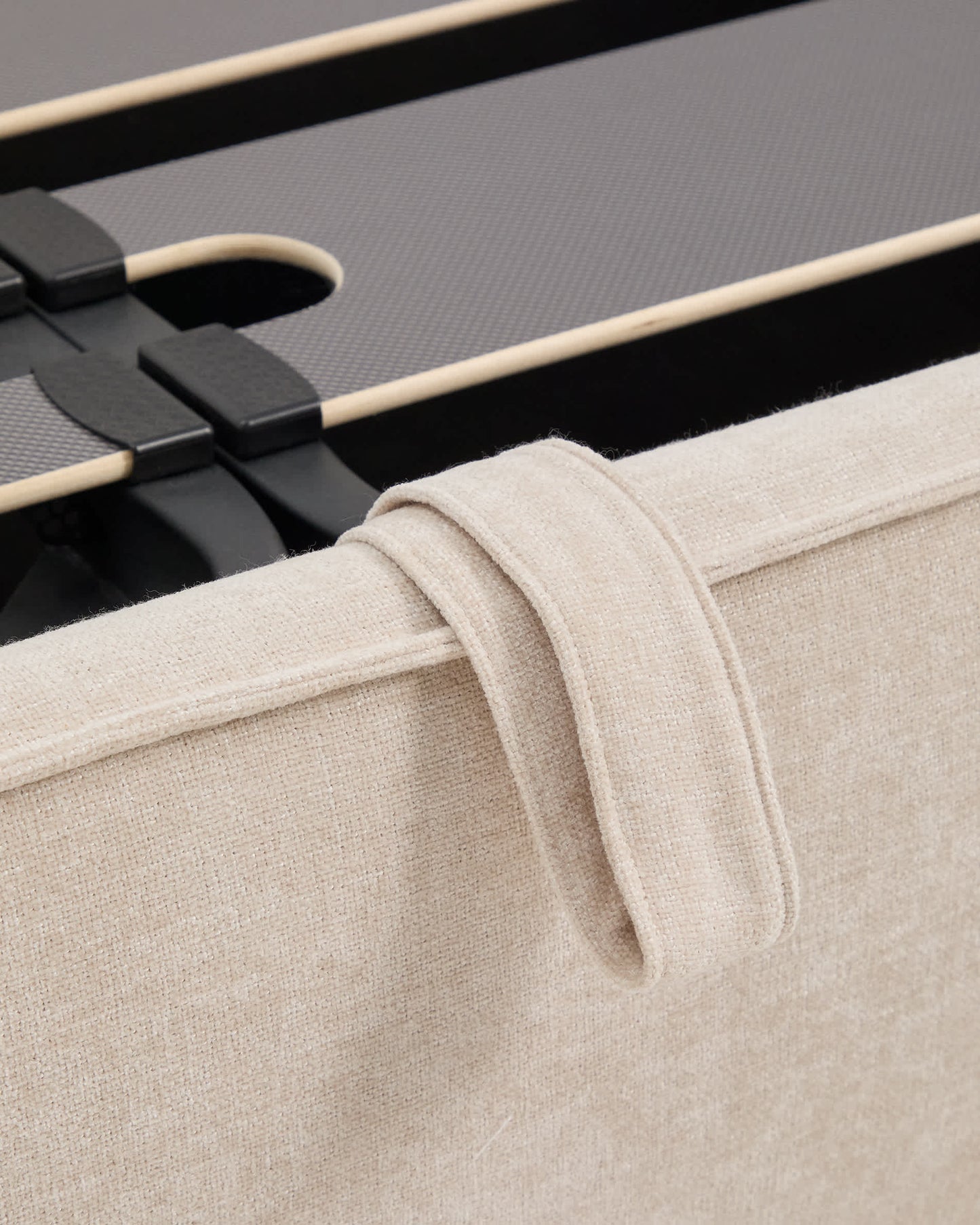 Letto sfoderabile Arvian in ciniglia beige con contenitore apribile per materasso 180 x 200 cm
