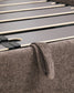 Letto sfoderabile Dafra in ciniglia marrone scuro con contenitore apribile per materasso 160 x 200 cm