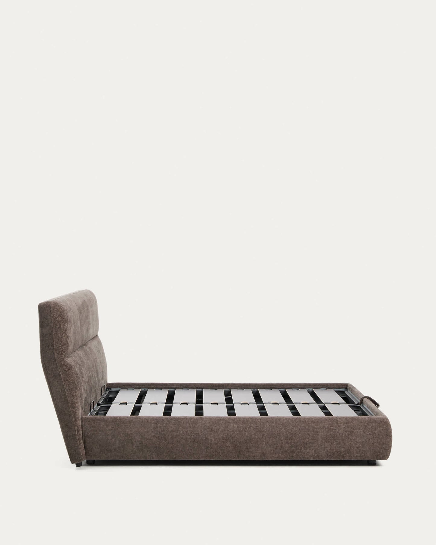 Letto sfoderabile Dafra in ciniglia marrone scuro con contenitore apribile per materasso 160 x 200 cm