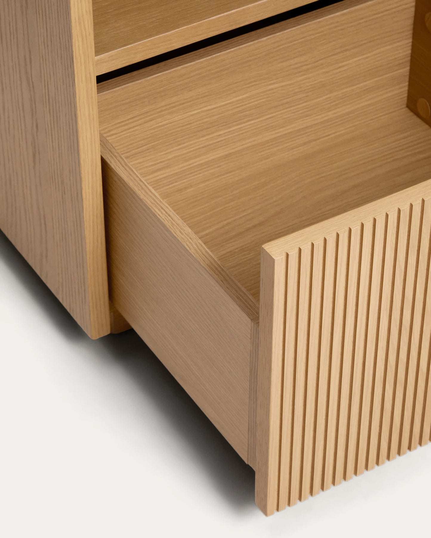 Comodino Helvine 1 cassetto in impiallacciato di rovere 45 x 52 cm FSC 100%