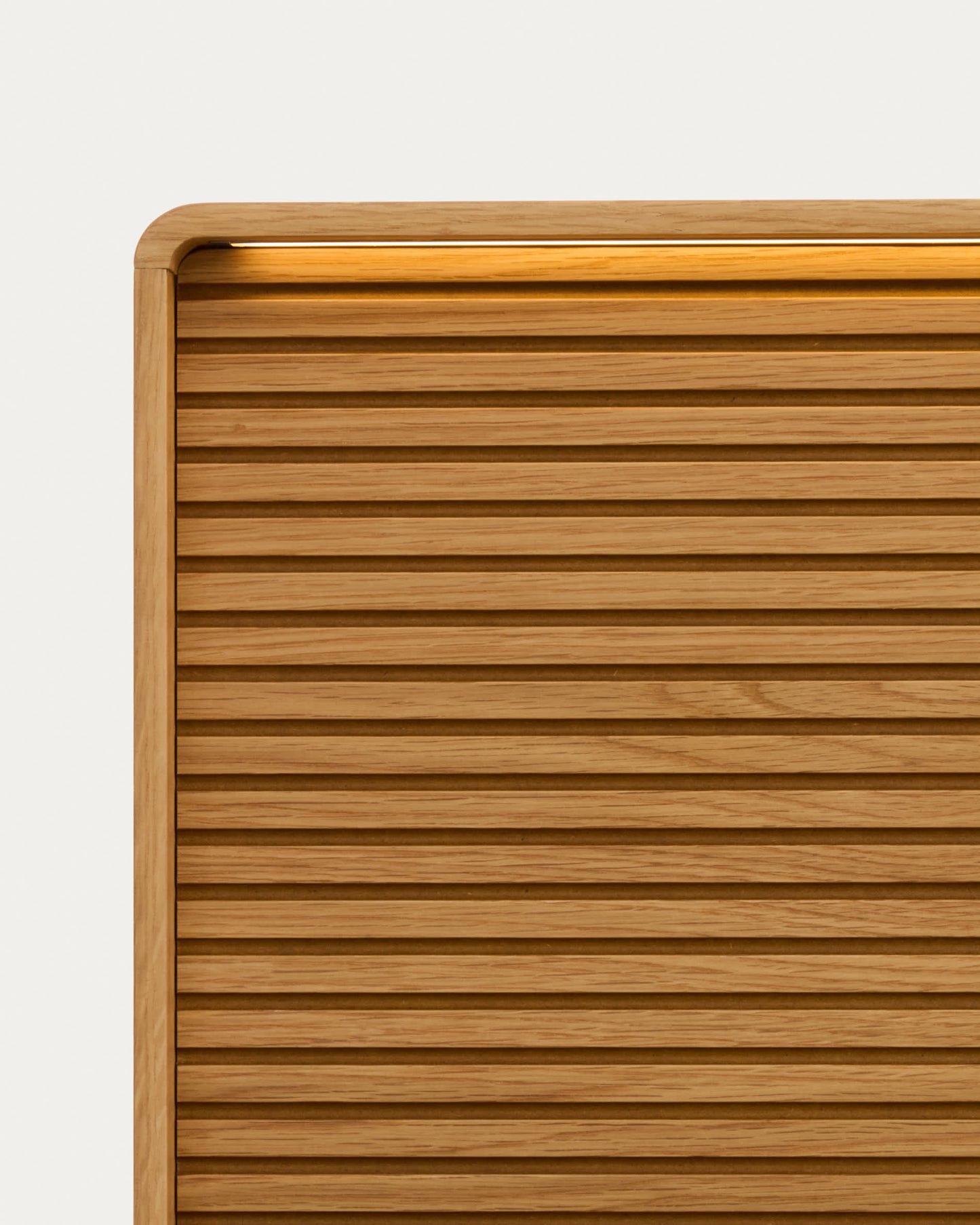 Testiera Norlen in impiallacciato di rovere con finitura naturale e luce LED per letto fino a 160 cm FSC Mix Credit