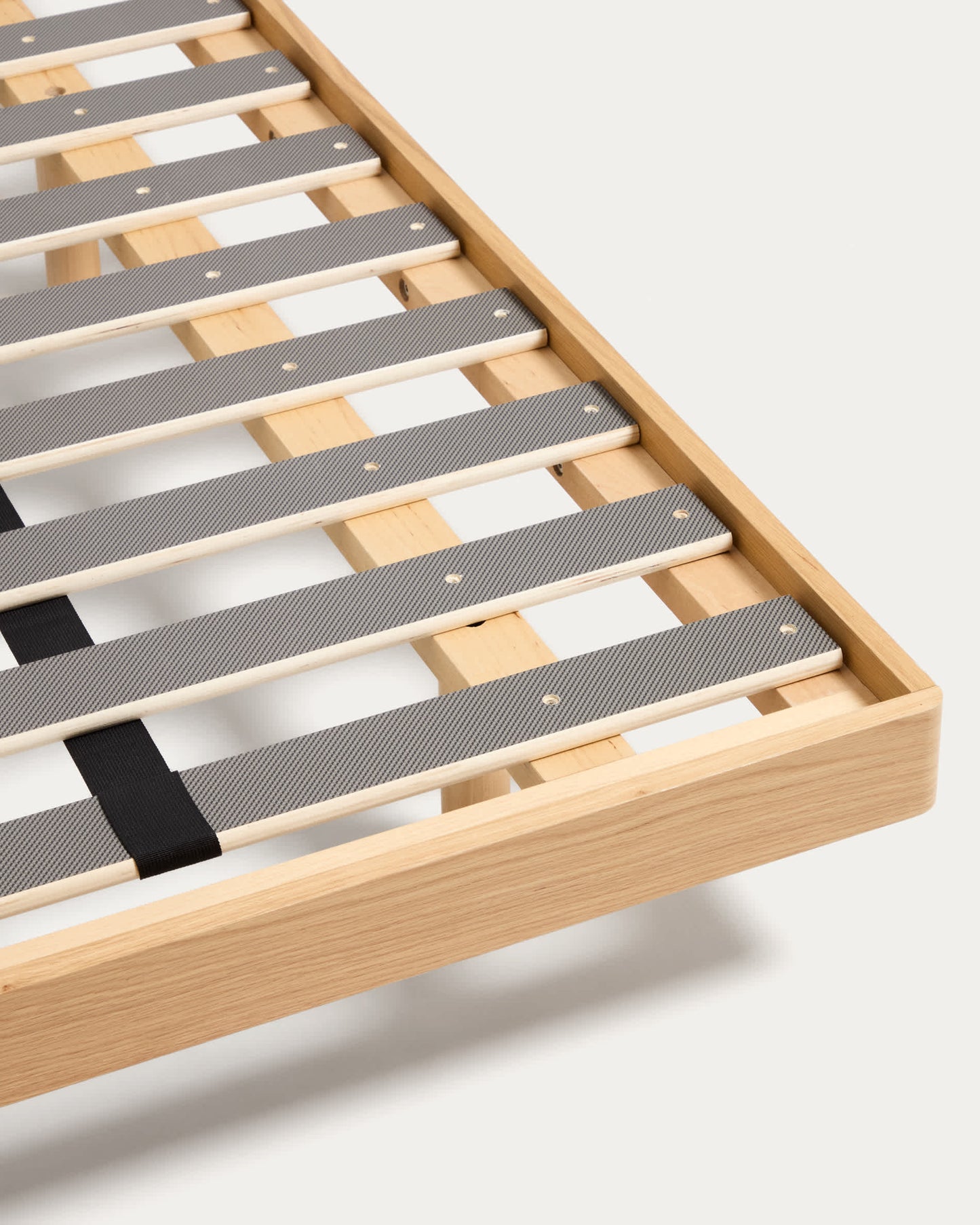 Base Norlen in impiallacciato di rovere con finitura naturale per materasso da 160 x 200 cm FSC Mix Credit