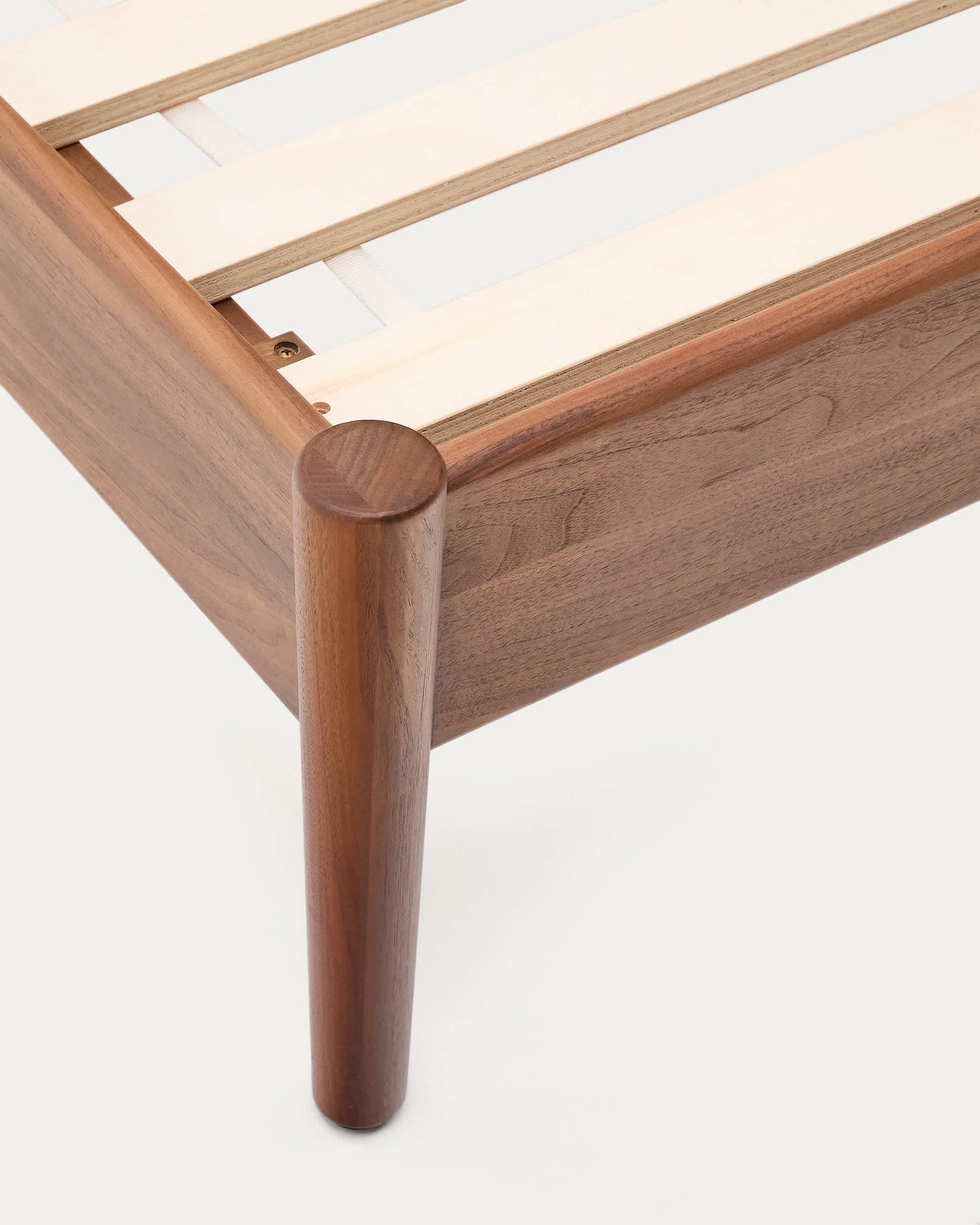 Letto Elan impiallacciatura e legno massiccio di noce corda materasso 180x200cm FSC Mix Credit