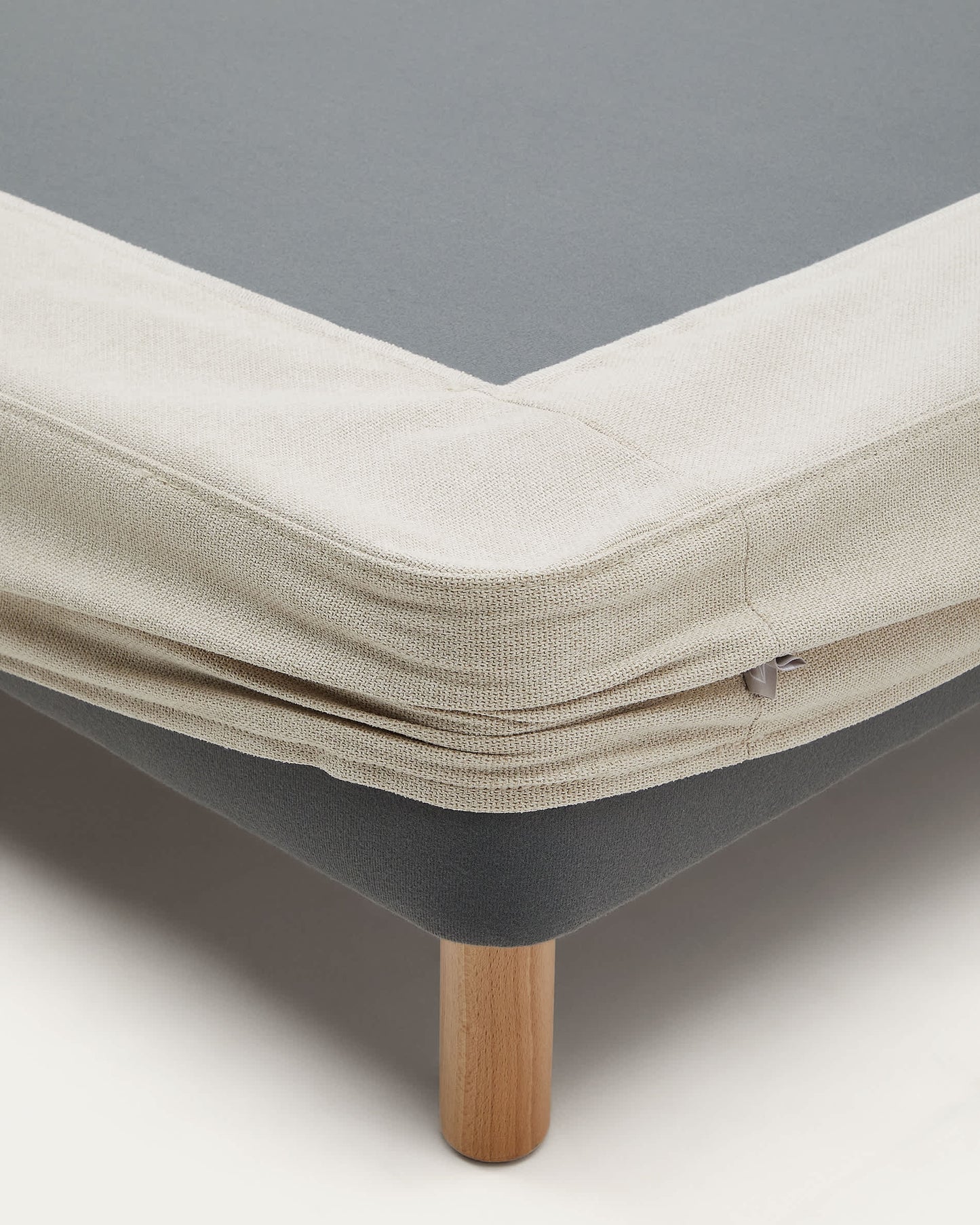 Base sfoderabile Ofelia ecru con piedi in legno massiccio di faggio per materasso da 150 x190 cm FSC Mix Credit