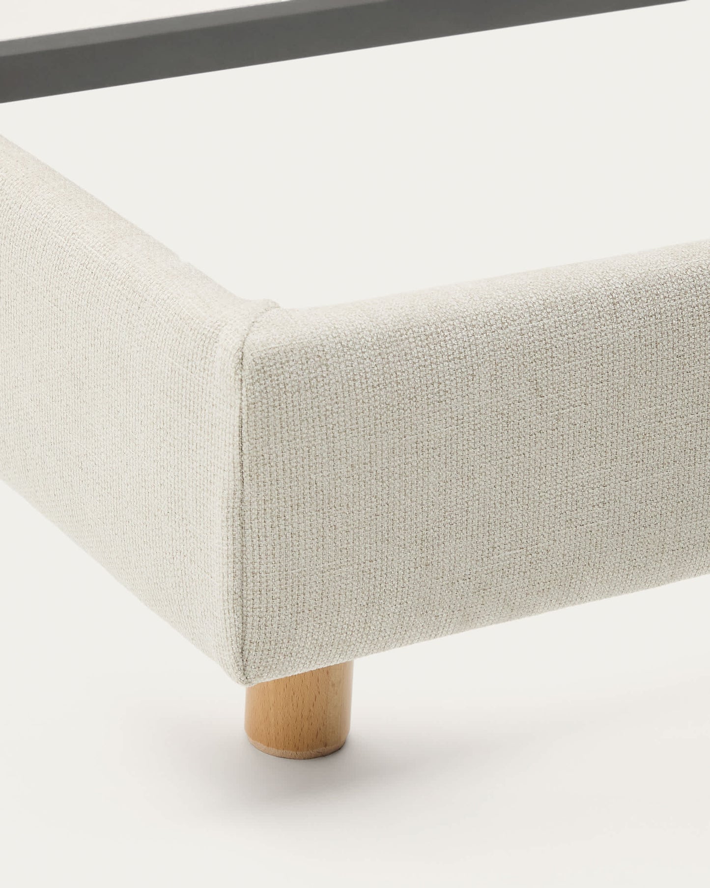 Letto sfoderabile Valma in ciniglia perla con piedi in legno massello di faggio per materasso 180 x 200 cm