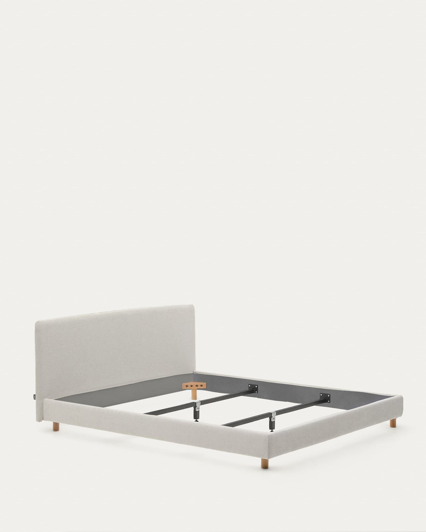 Letto sfoderabile Valma in ciniglia perla con piedi in legno massello di faggio per materasso 180 x 200 cm