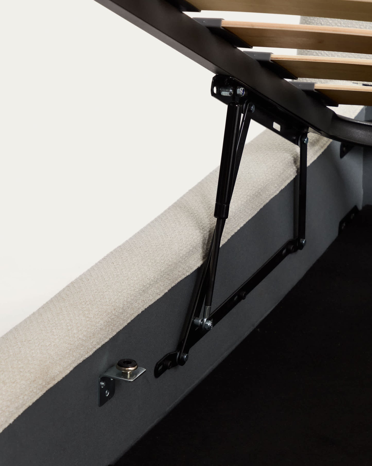 Letto sfoderabile con rete sollevabile Martina in ciniglia écru per materassi 90 x 200 cm