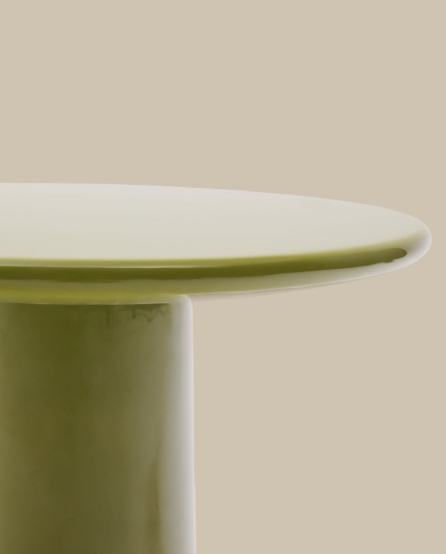 Tavolino da salotto Albanella in cemento con finitura verde lucida Ø 65 cm