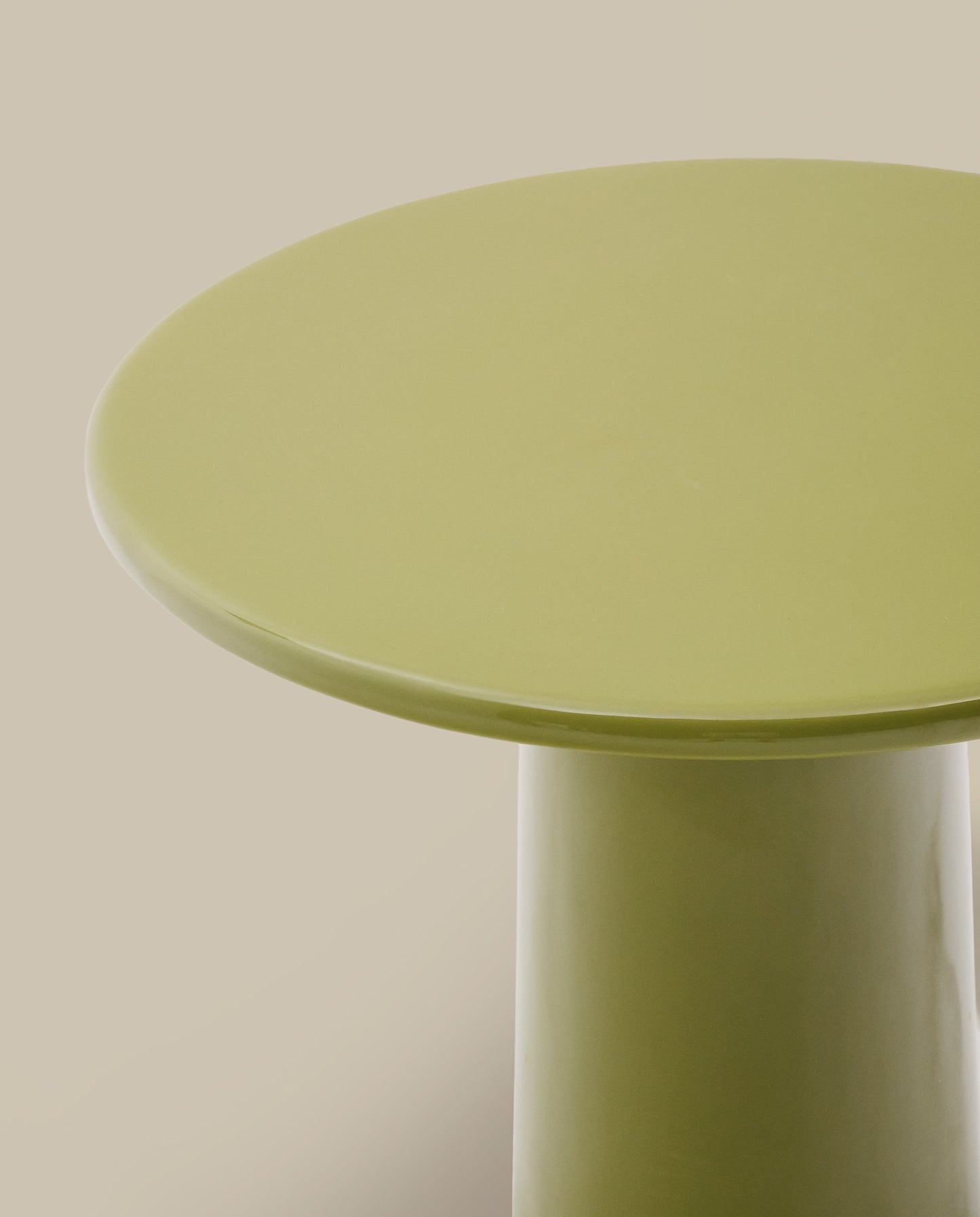 Tavolino da salotto Albanella in cemento con finitura verde lucida Ø 65 cm
