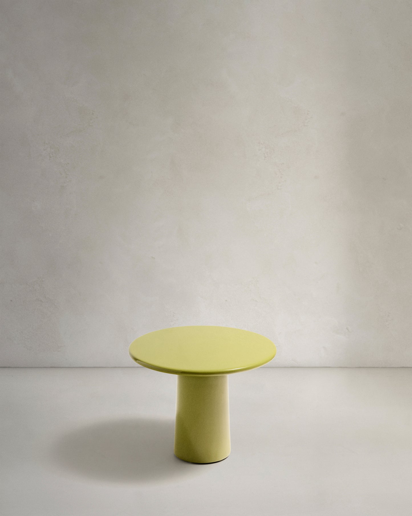 Tavolino da salotto Albanella in cemento con finitura verde lucida Ø 65 cm