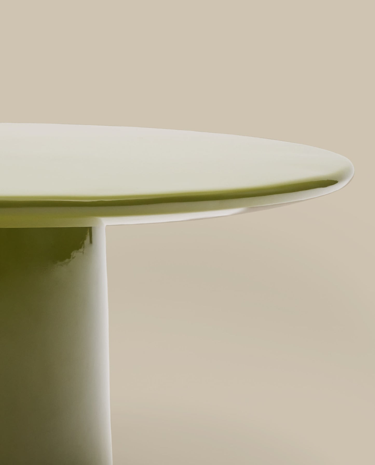 Tavolino da salotto Albanella in cemento con finitura verde lucido Ø 85 cm