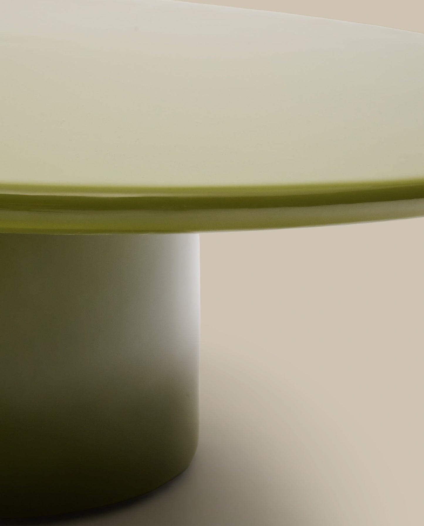 Tavolino da salotto Albanella in cemento con finitura verde lucido Ø 85 cm
