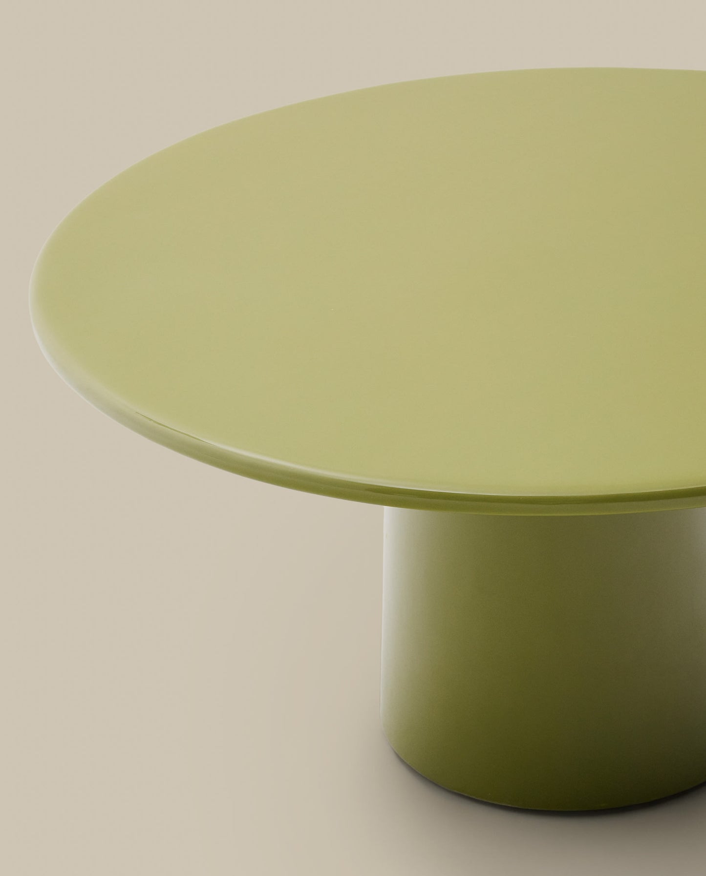 Tavolino da salotto Albanella in cemento con finitura verde lucido Ø 110 cm