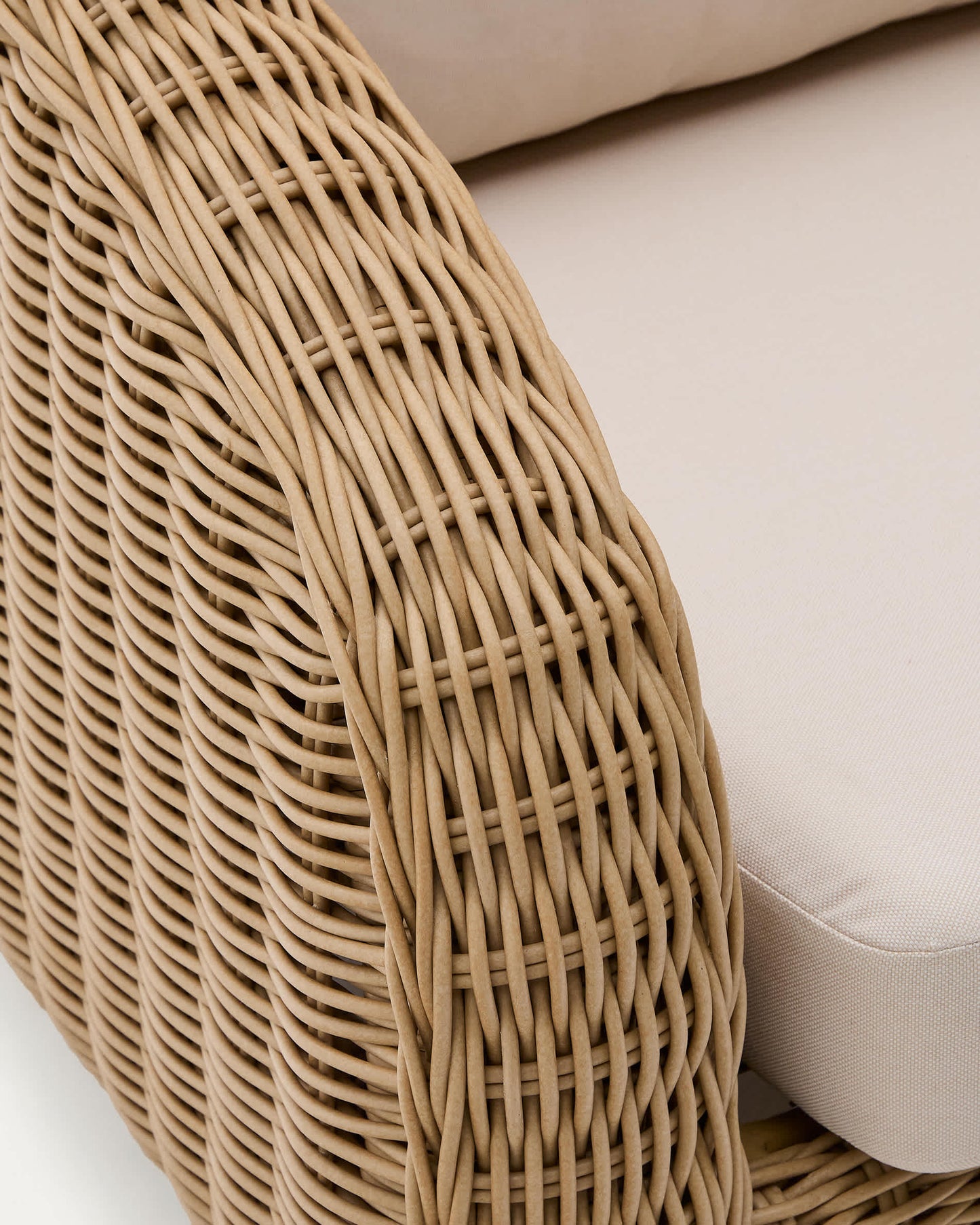 Divano Meria a 3 posti in rattan sintetico e gambe in legno massiccio di acacia 208 cm