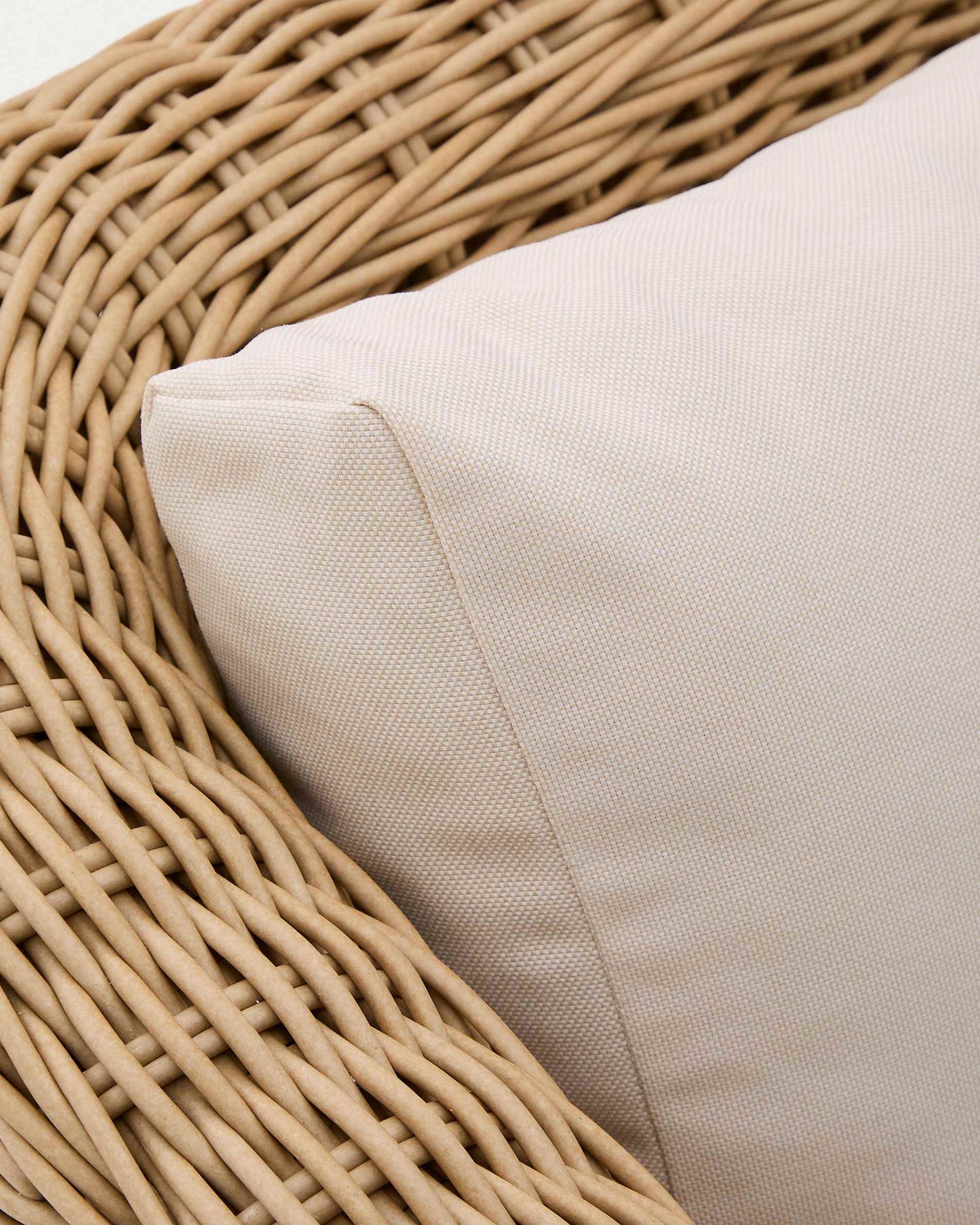 Divano Meria a 3 posti in rattan sintetico e gambe in legno massiccio di acacia 208 cm