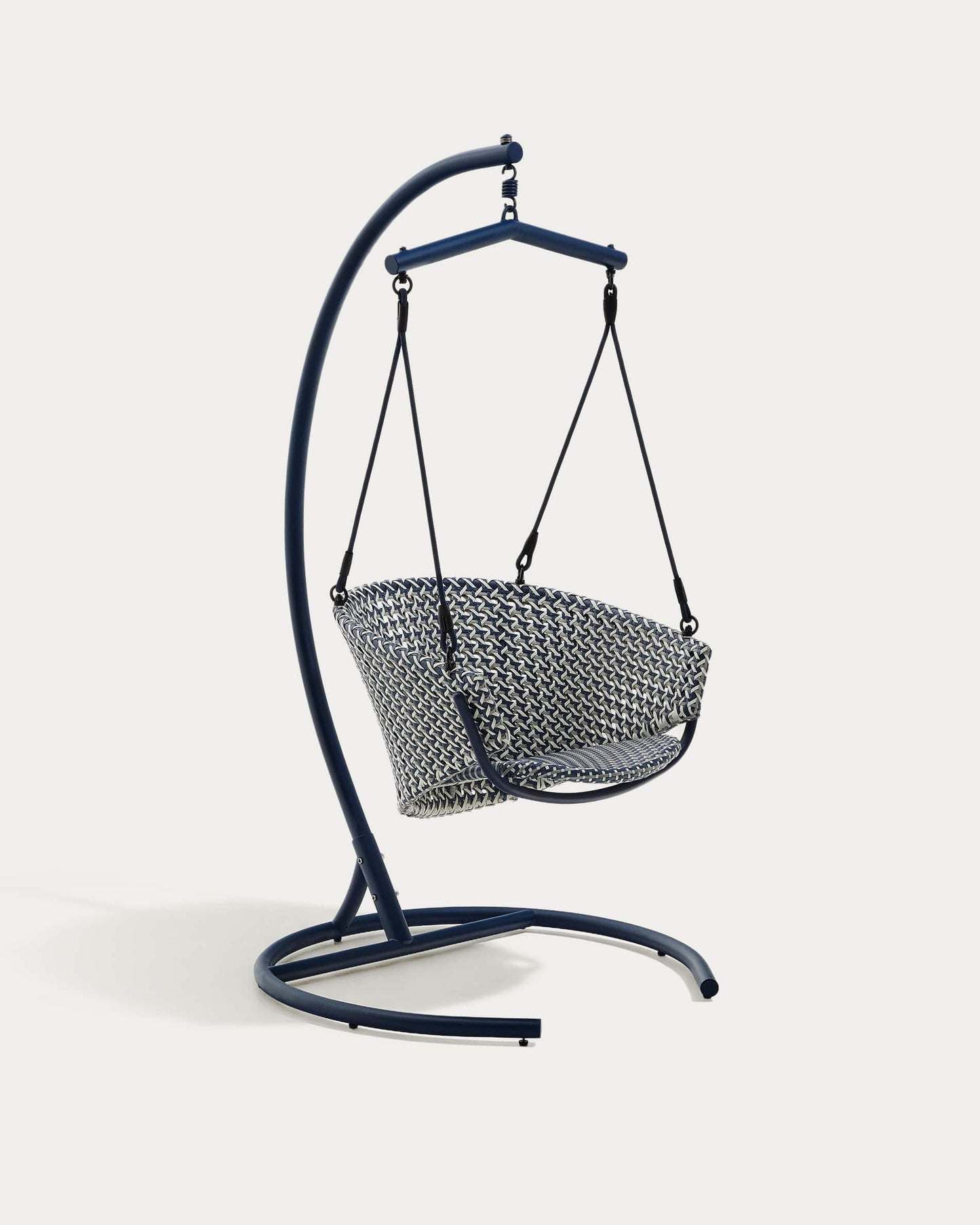 Poltrona sospesa con piede Saliga in alluminio e rattan sintetico blu