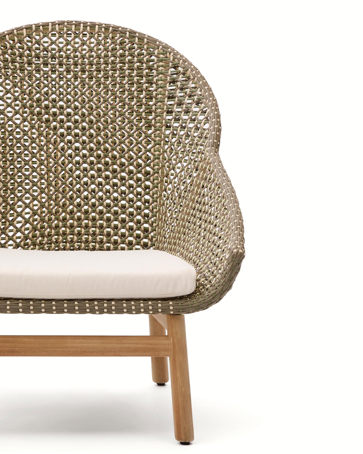 Poltrona Olbia con schienale alto in rattan sintetico e legno massiccio teak