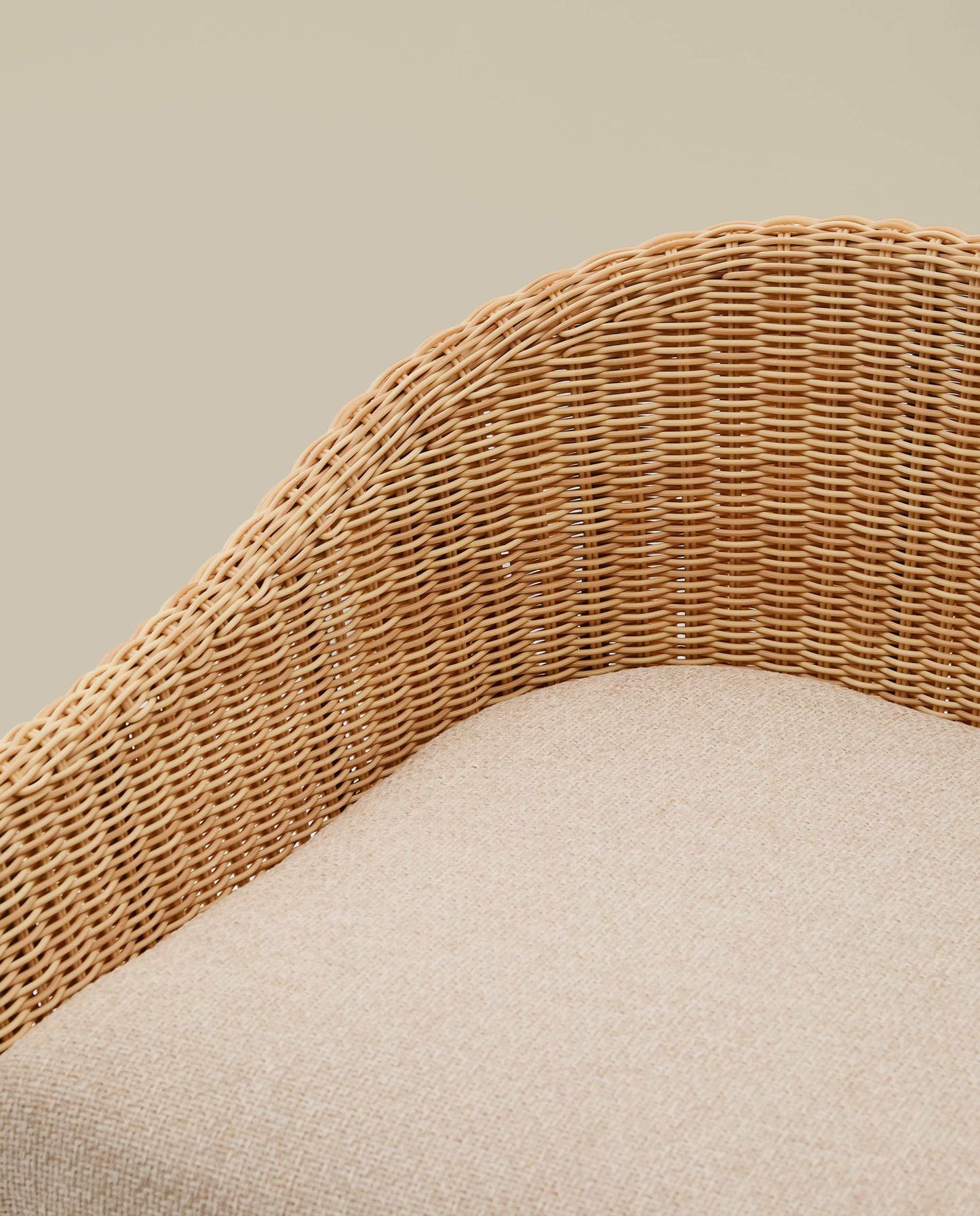 Sgabello Galea in legno massello di teak e rattan sintetico da 75 cm FSC 100%