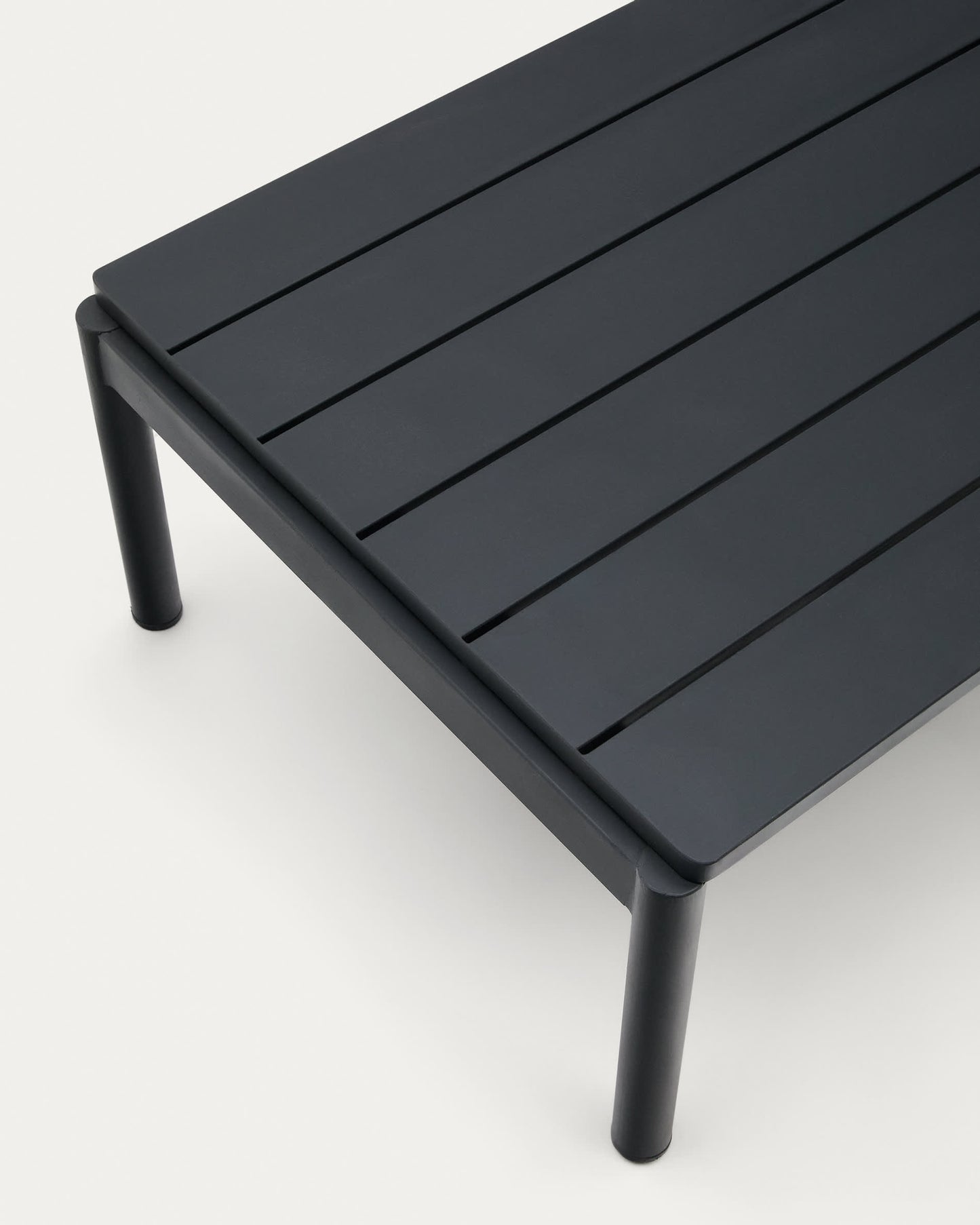 Tavolino da centro Sorells in alluminio grigio 63 x 144,6 cm