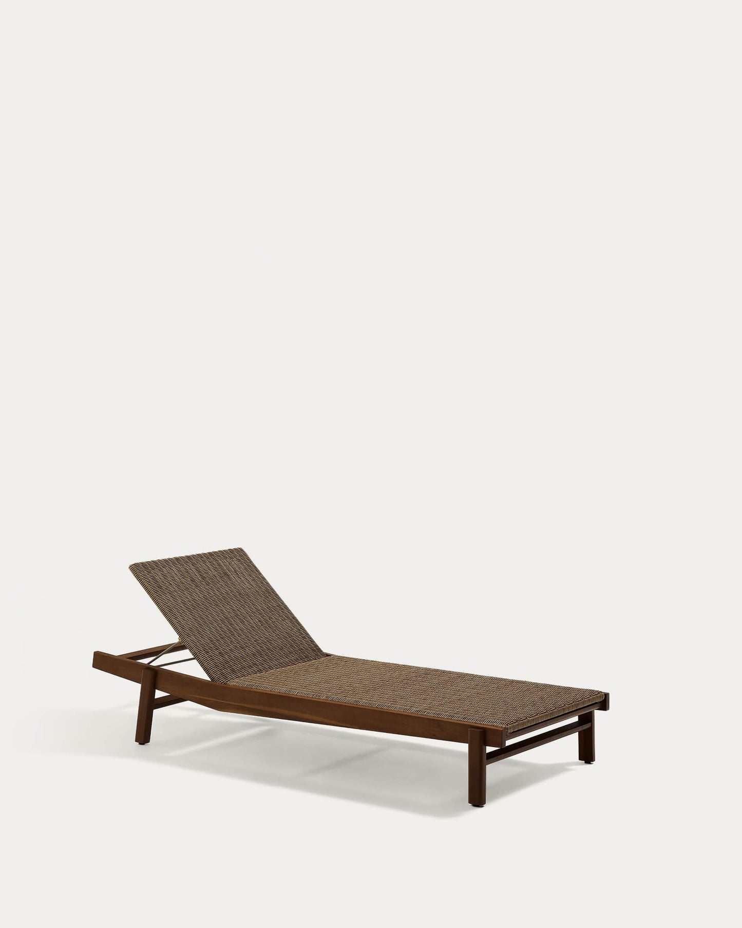 Lettino Itani in legno d'acacia massiccio e rattan sintetico